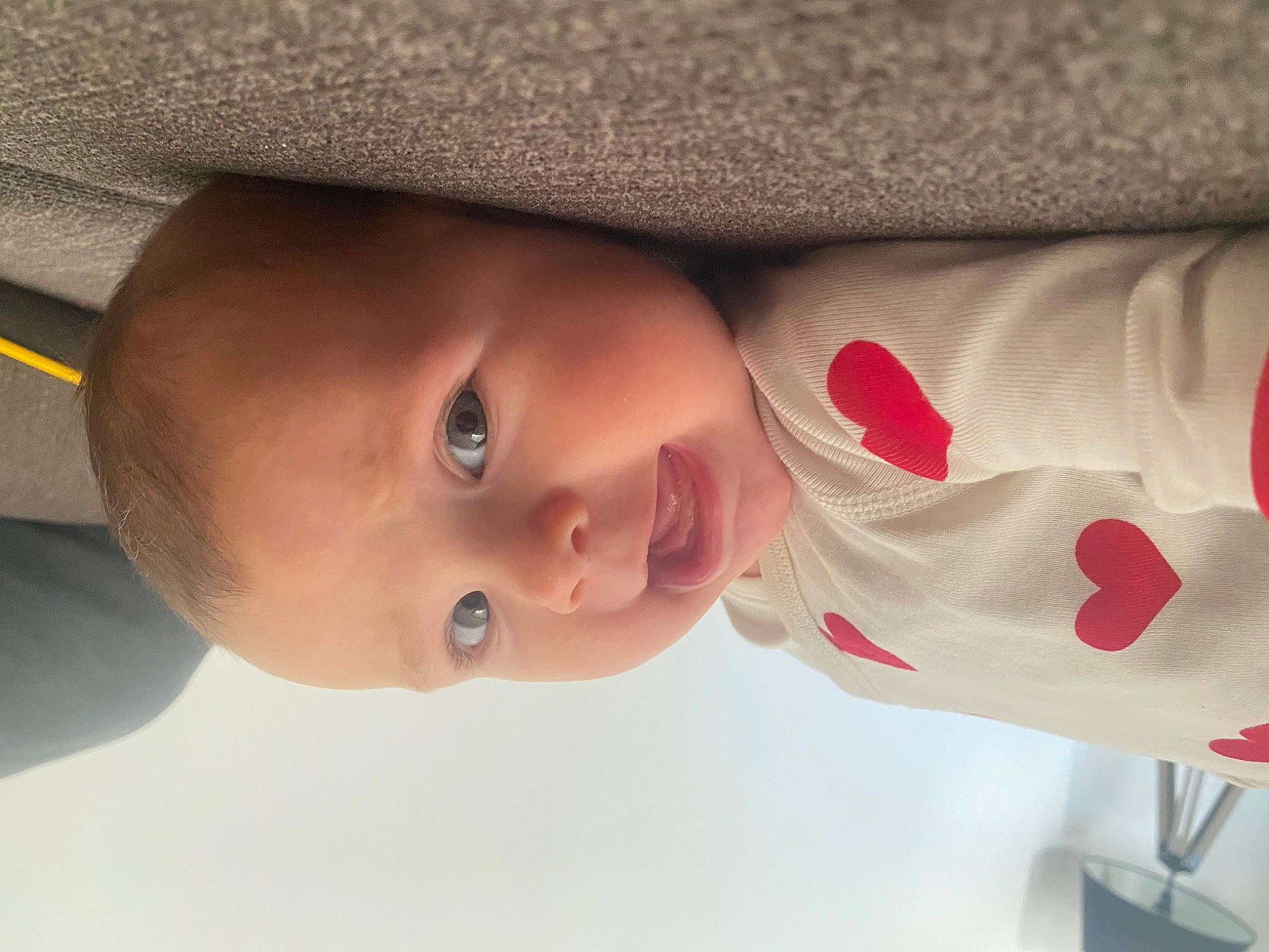 Luce a rejoint le concours — aidez-le/la à gagner de superbes lots ! baby, cheek, child, chin, dress, eye, eyebrow, eyelash, face, happy, hat, headgear, lip, mouth, nose, skin, sleeve, smile, toddler, window