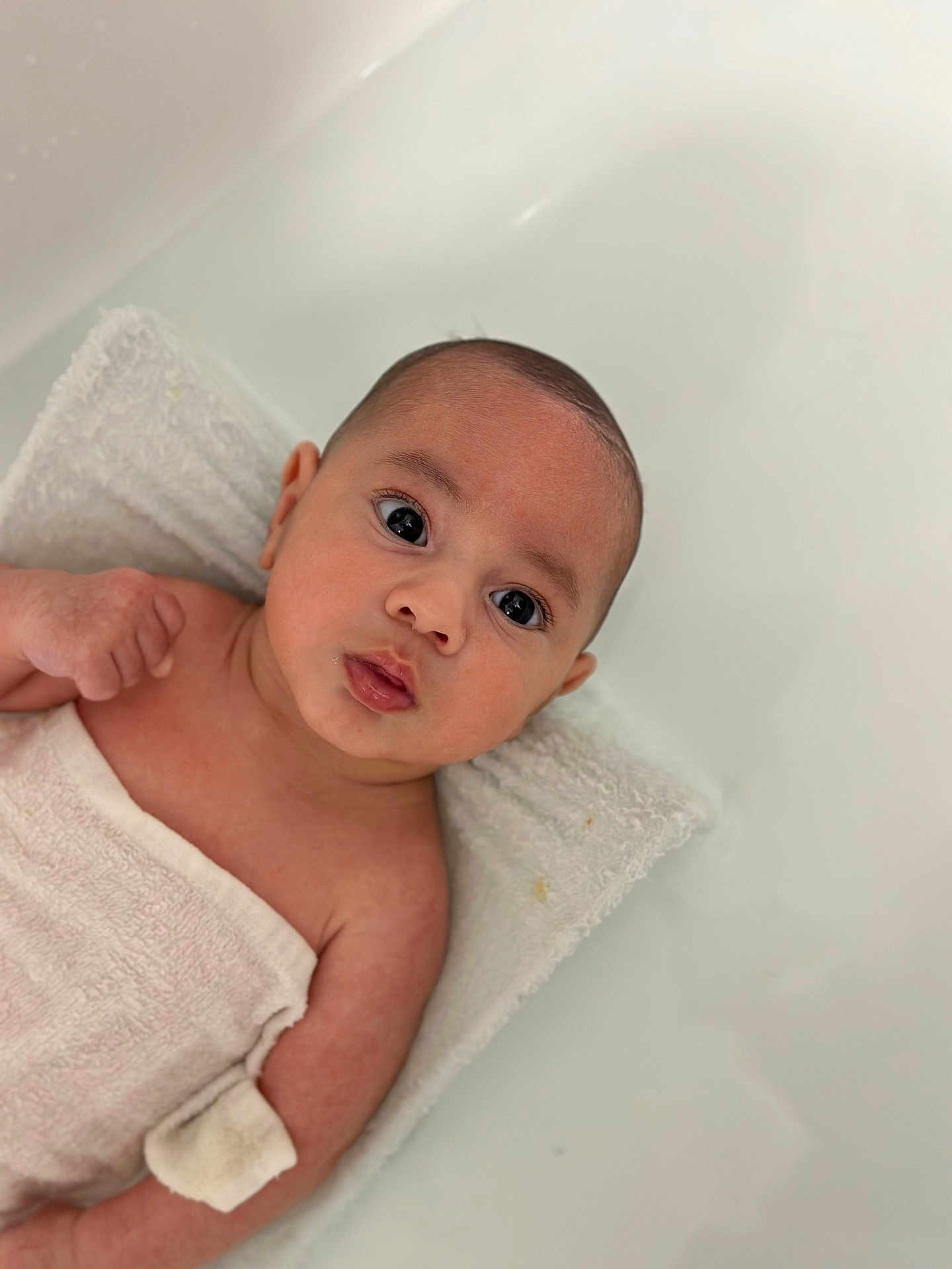 Oshay is registered to the contest to win money with this photo: baby, infant, towel, skin, face, eyes, expression, arm, hand, white, soft, blanket, newborn, cute, portrait, lying_down, child, indoors, head, young