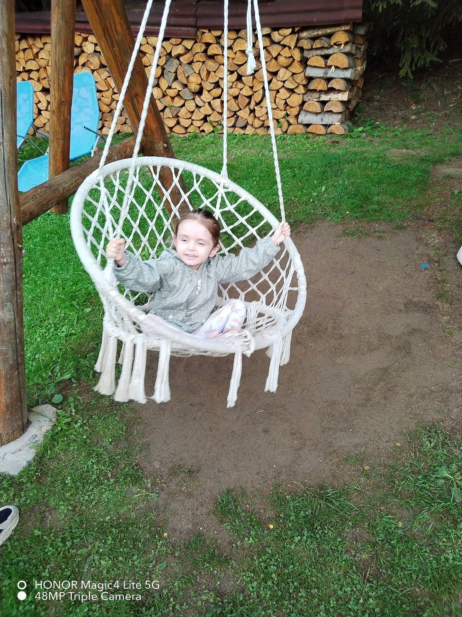 Vanessa Maria participe au concours pour gagner de l'argent avec cette photo : baby, baby_toddler_clothing, backyard, chair, child, comfort, fun, garden, grass, lawn, leisure, outdoor_furniture, person, plant, recreation, sitting, swing, toddler, tree, wood