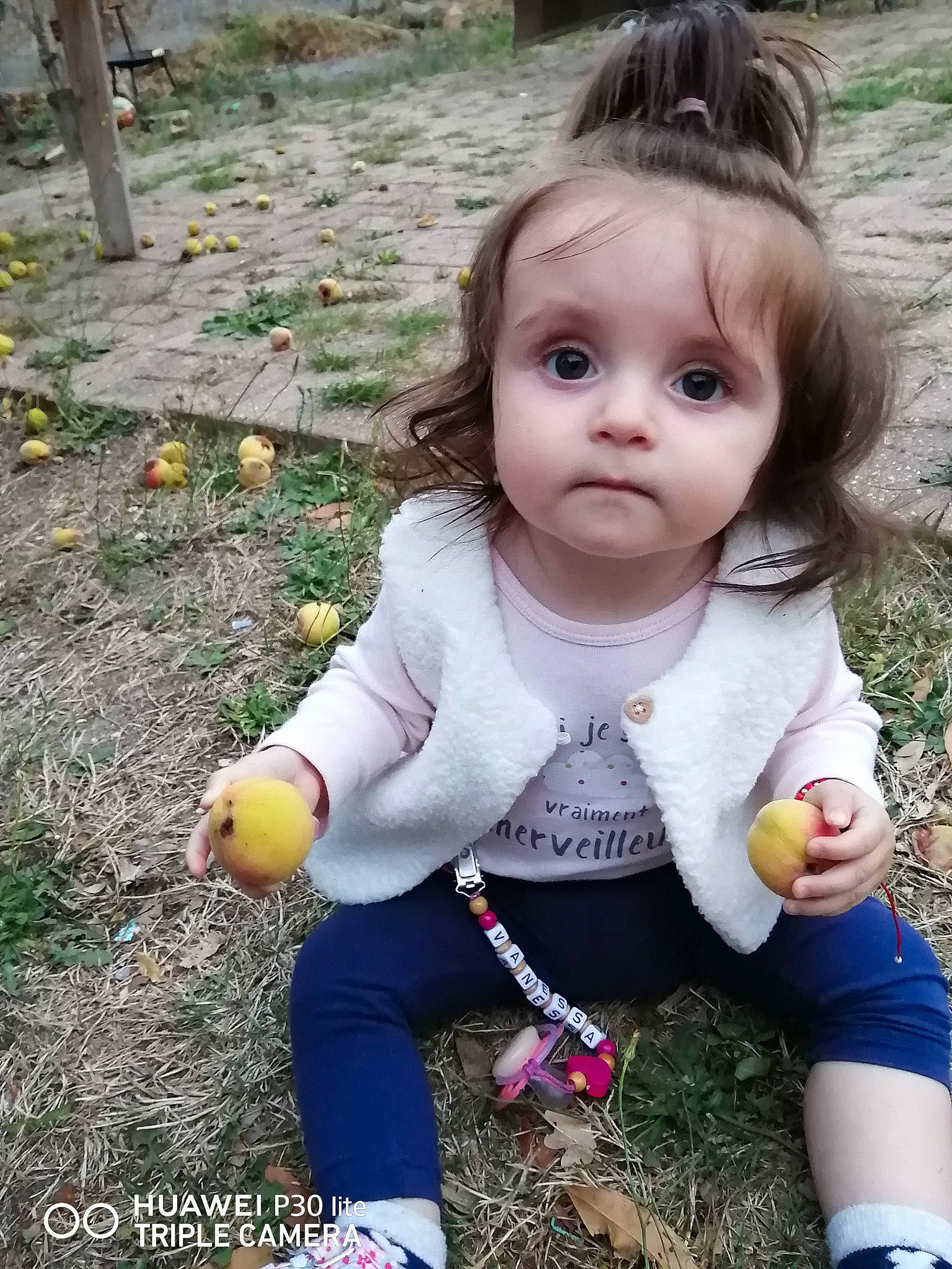 Vanessa participe au concours pour gagner de l'argent avec cette photo : baby, child, grass, person, plant, play, smile, toddler, tree