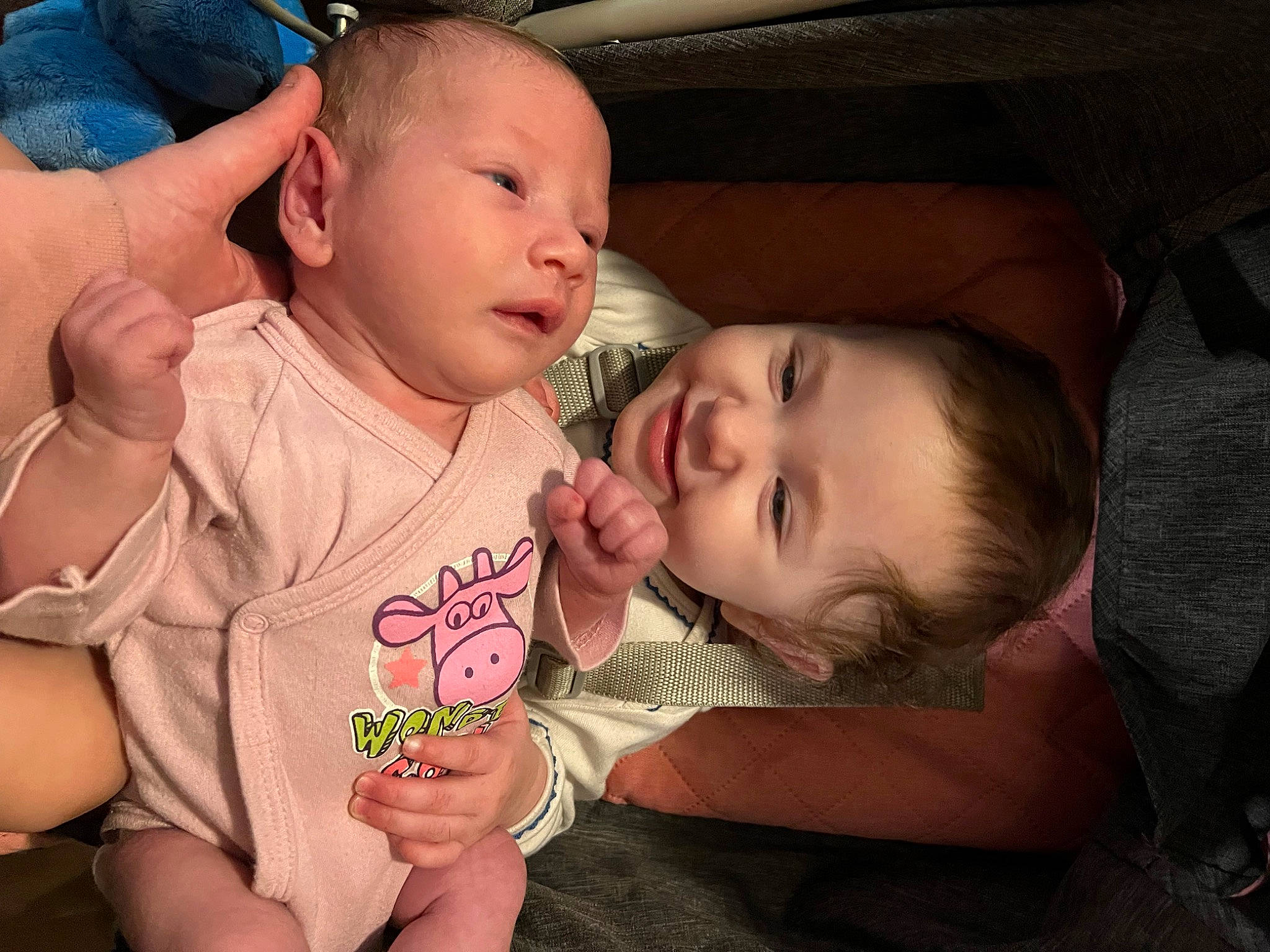 Delya participe au concours pour gagner de l'argent avec cette photo : cheek, chin, eye, face, facial_expression, finger, gesture, hand, happy, head, human_body, iris, joy, lip, mouth, nose, person, product, skin, smile