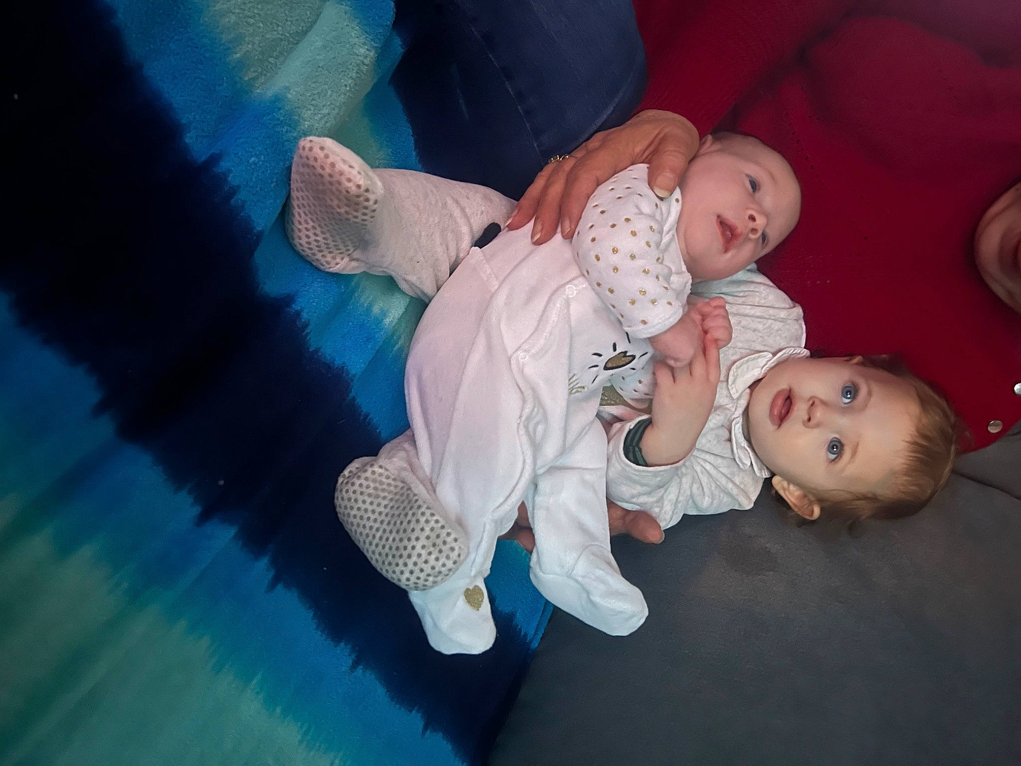 Delya a rejoint le concours — aidez-le/la à gagner de superbes lots ! baby, baby_products, baby_toddler_clothing, cheek, child, comfort, electric_blue, flash_photography, flooring, fun, happy, person, room, sitting, sleeve, toddler, tree