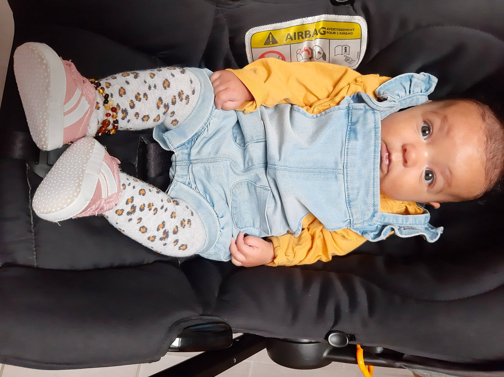 Keïssy participe au concours pour gagner de l'argent avec cette photo : baby, baby_in_car_seat, baby_products, baby_sleeping, car_seat, child, comfort, person, product, sitting, toddler