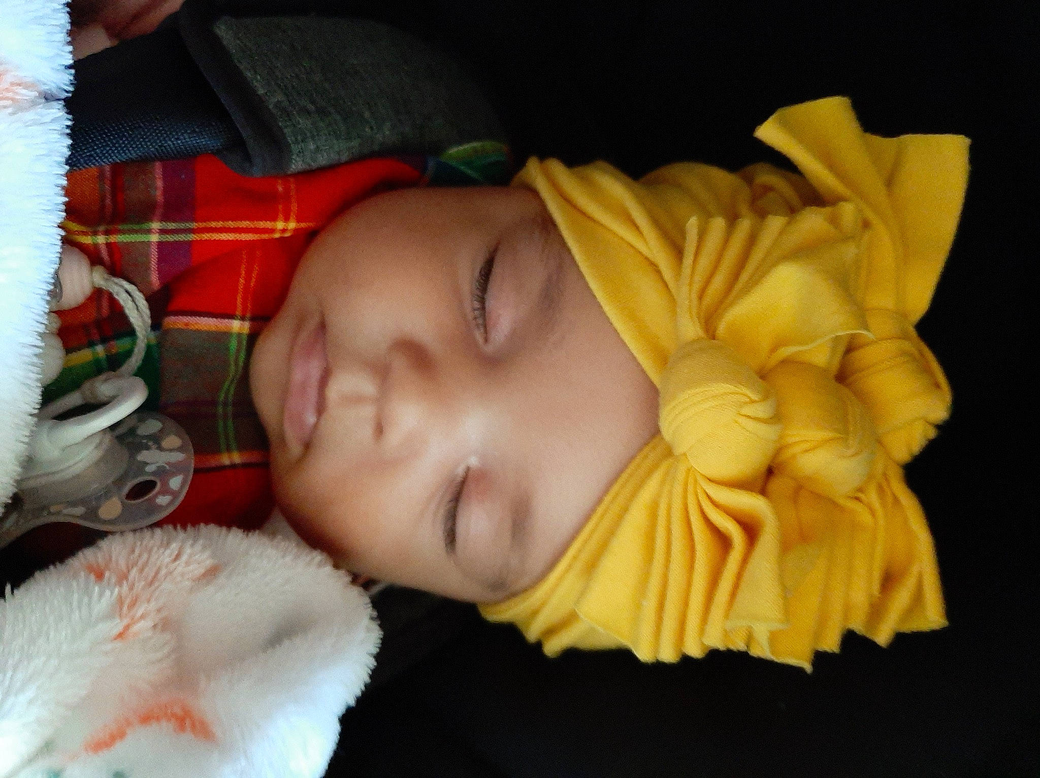 Keïssy participe au concours pour gagner de l'argent avec cette photo : baby, beauty, cheek, child, ear, eye, face, head, headgear, headwear, lip, mouth, nap, nose, person, photography, skin, sleep, toddler, yellow