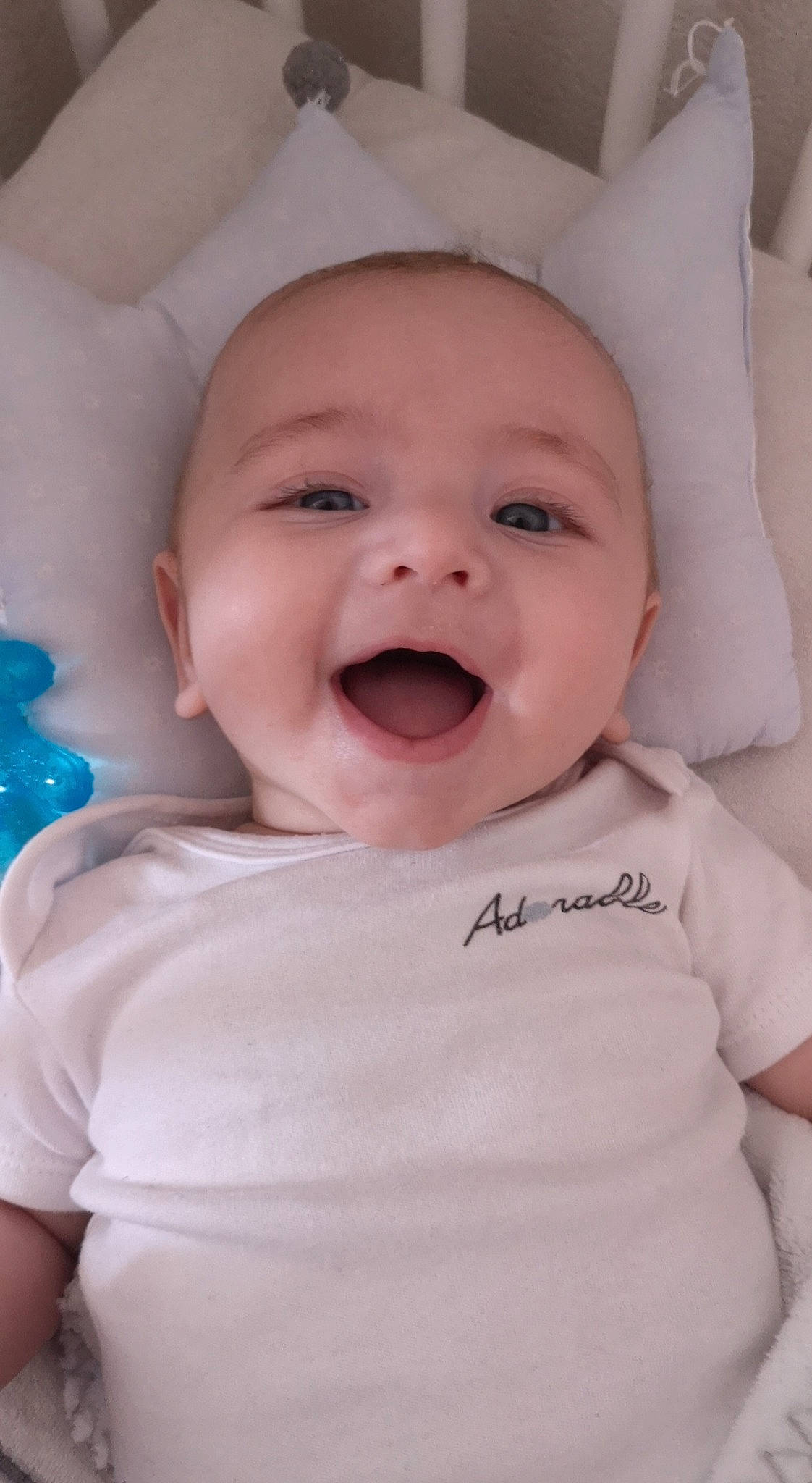 Leydaan a rejoint le concours — aidez-le/la à gagner de superbes lots ! baby, baby_laughing, baby_making_funny_faces, cheek, child, chin, eye, face, facial_expression, happy, head, laugh, lip, mouth, nose, person, skin, smile, toddler, tongue
