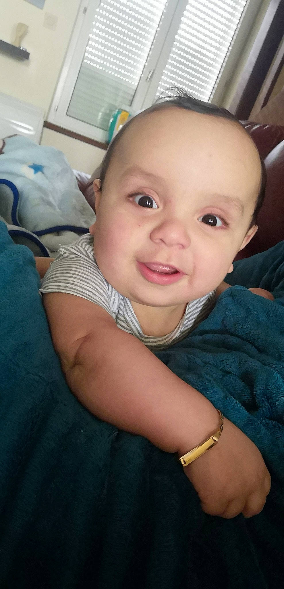 Stéphane a rejoint le concours — aidez-le/la à gagner de superbes lots ! arm, baby, cheek, child, chin, ear, eye, eyebrow, face, finger, forehead, head, lip, nose, person, selfie, skin, smile, toddler