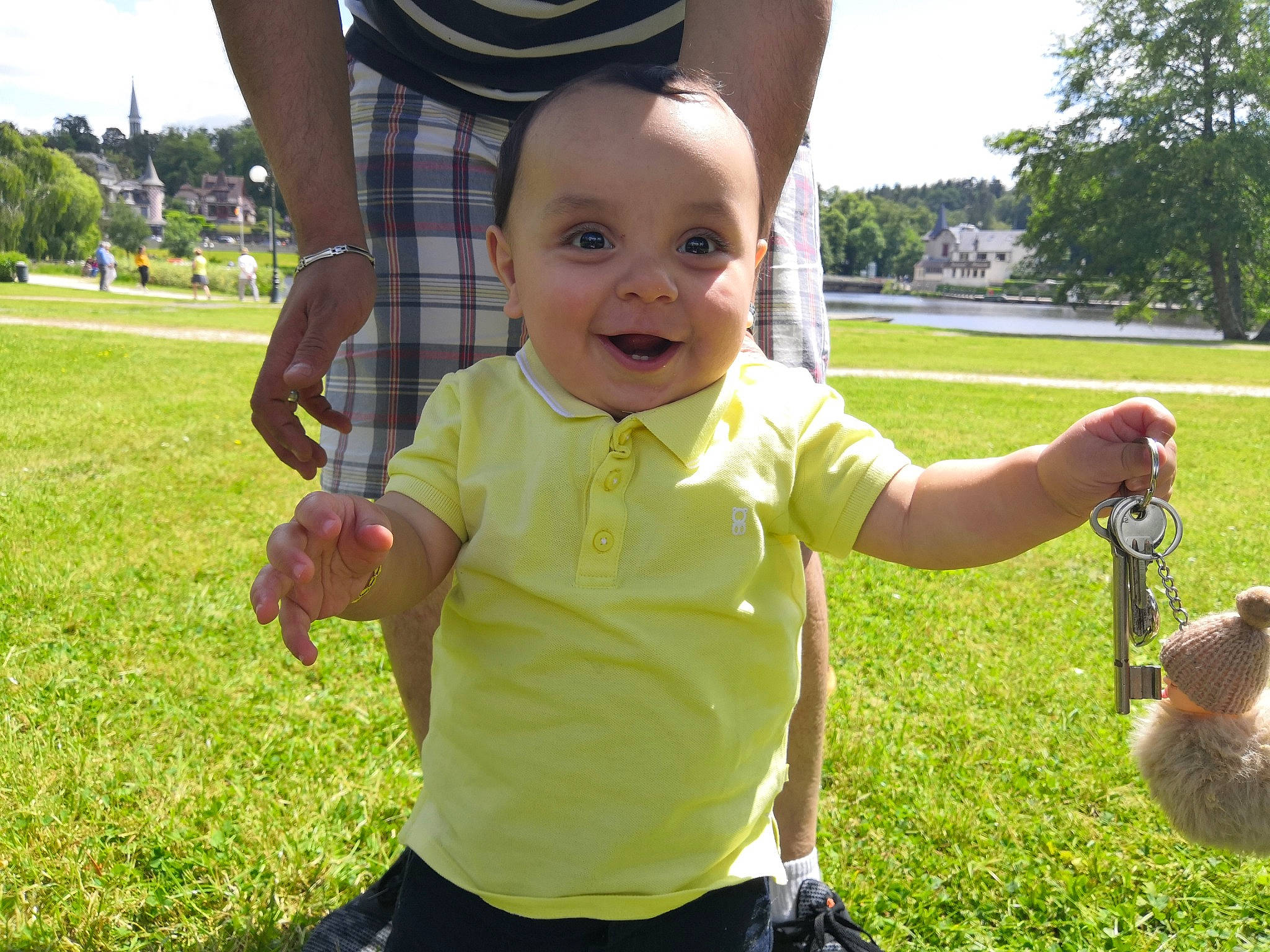 Stéphane participe au concours pour gagner de l'argent avec cette photo : adaptation, child, fun, grass, happy, joy, lawn, park, person, plant, play, playground, recreation, smile, summer, toddler, tree, vacation