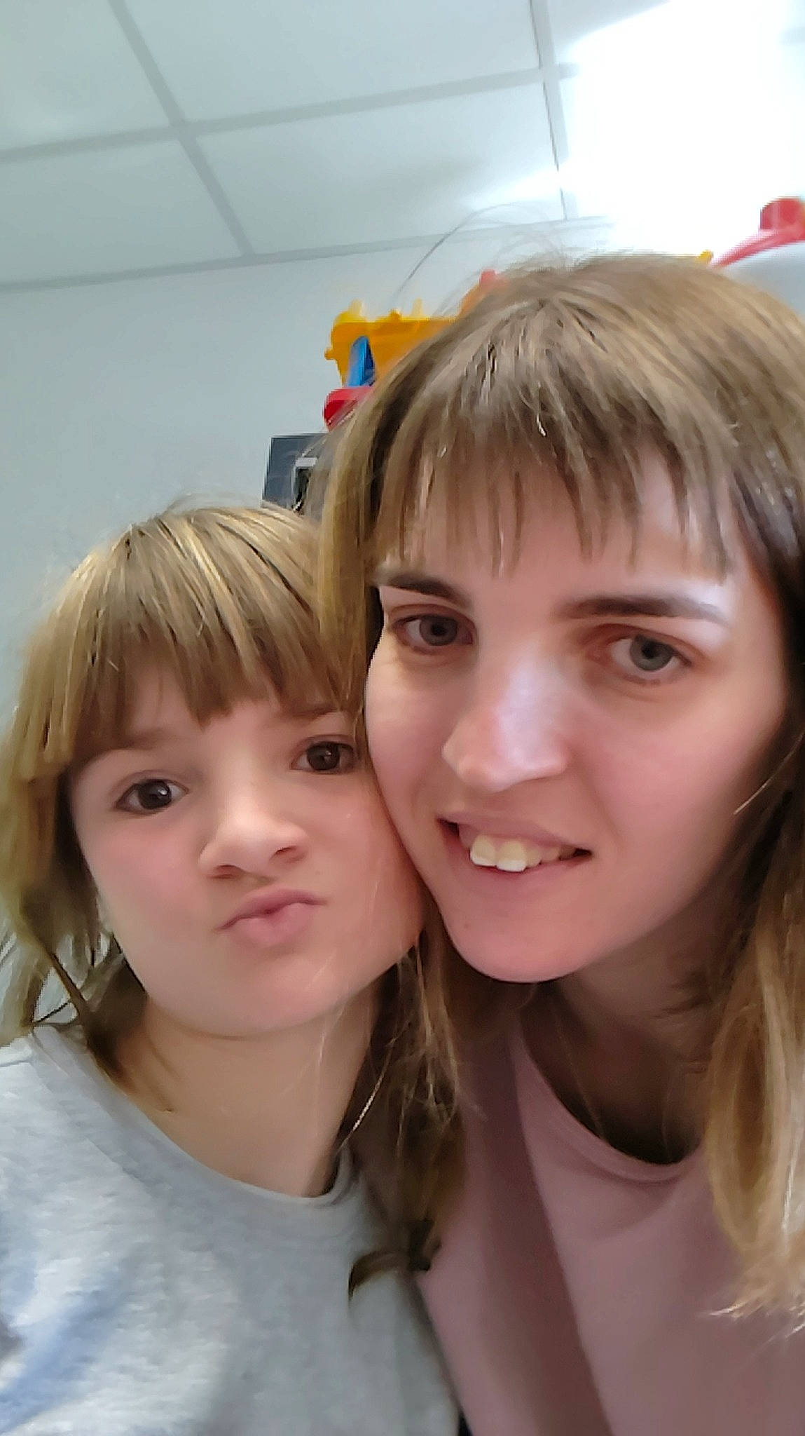 Shanice participe au concours pour gagner de l'argent avec cette photo : bangs, cheek, event, eyebrow, eyelash, fun, happy, iris, jaw, joy, layered_hair, lip, long_hair, mouth, nose, person, selfie, skin, smile, step_cutting