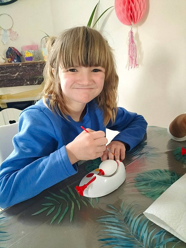 Shanice participe au concours pour gagner de l'argent avec cette photo : bowl, chair, child, coffee_cup, cup, dishware, drinkware, finger, fun, happy, joy, person, plate, porcelain, serveware, sitting, smile, spoon, table, tableware