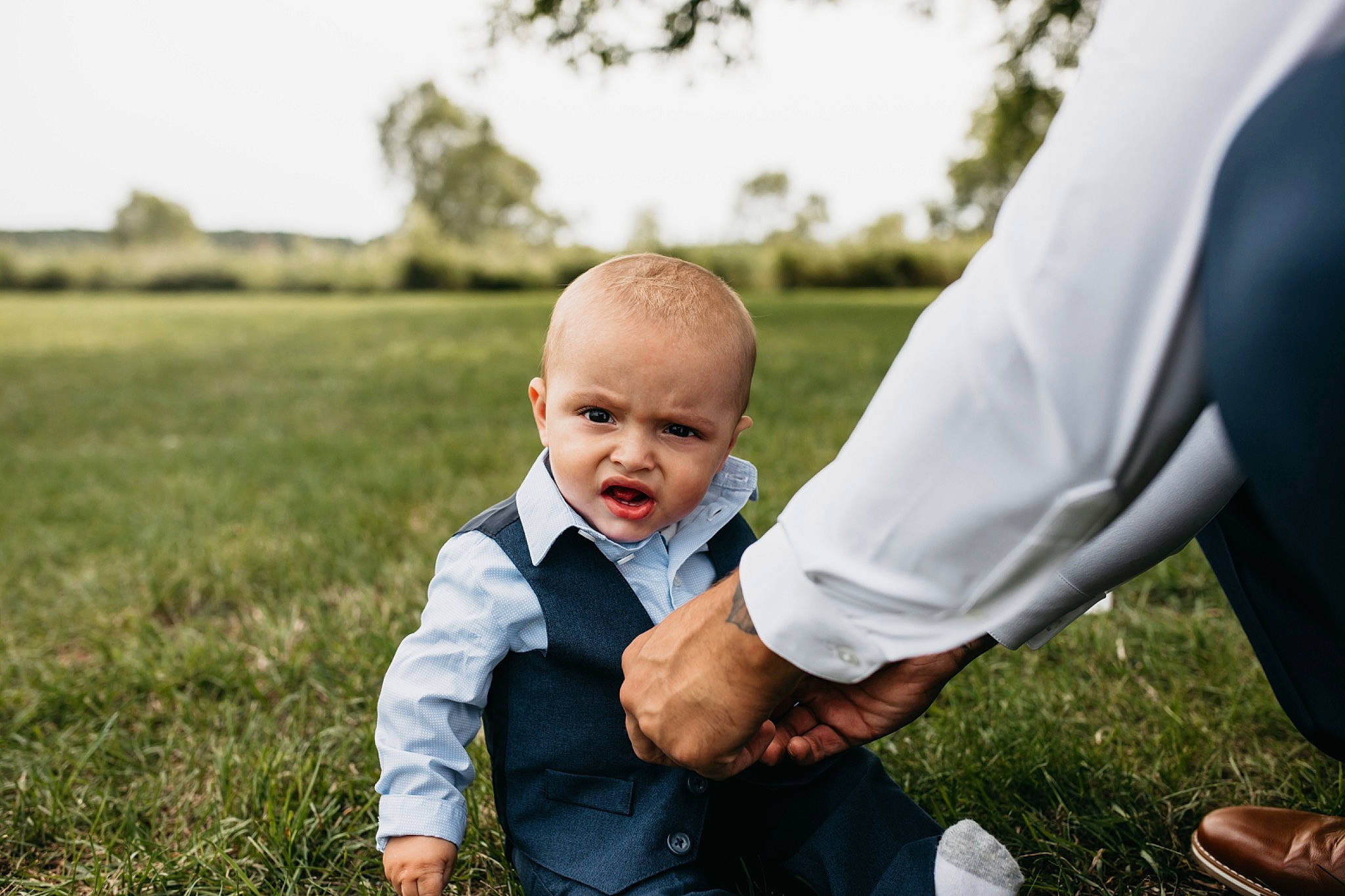 Roczen is registered to the contest to win money with this photo: baby, child, event, flash_photography, fun, gesture, grass, grass_family, grassland, happy, landscape, lawn, leisure, meadow, people_in_nature, person, plant, sitting, sky, sorrow