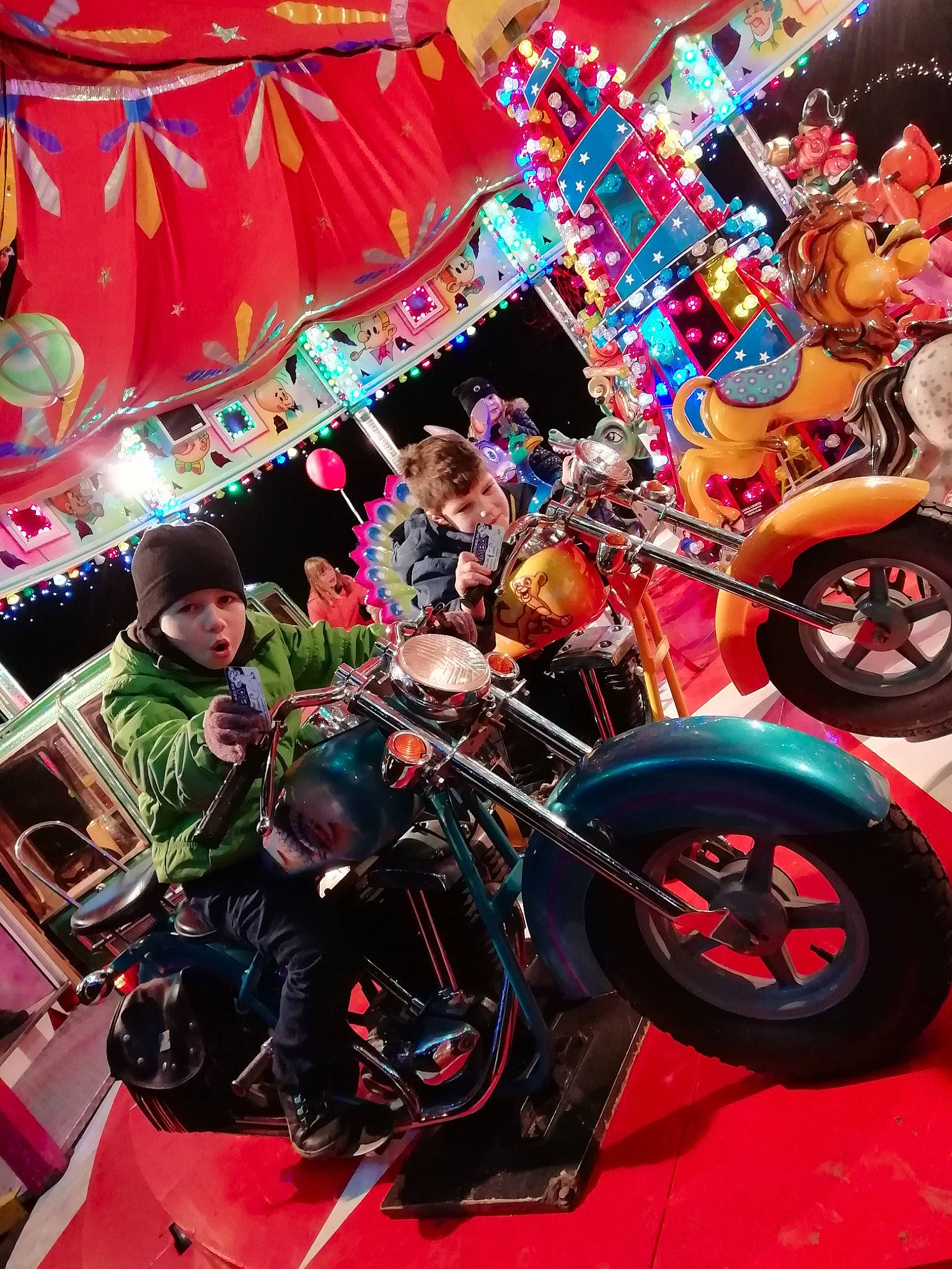 Mathys a rejoint le concours — aidez-le/la à gagner de superbes lots ! joy, motorcycle, person, vehicle