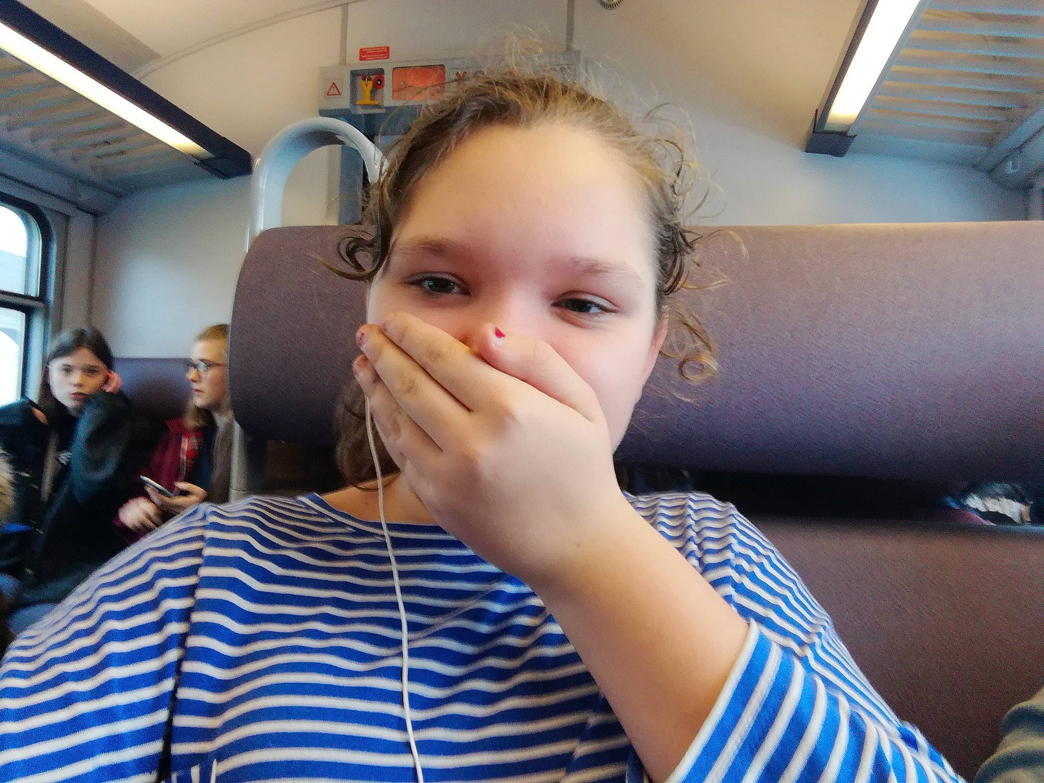 Amandine participe au concours pour gagner de l'argent avec cette photo : child, ear, face, forehead, gesture, head, jaw, neck, nose, person, selfie, smile, vacation