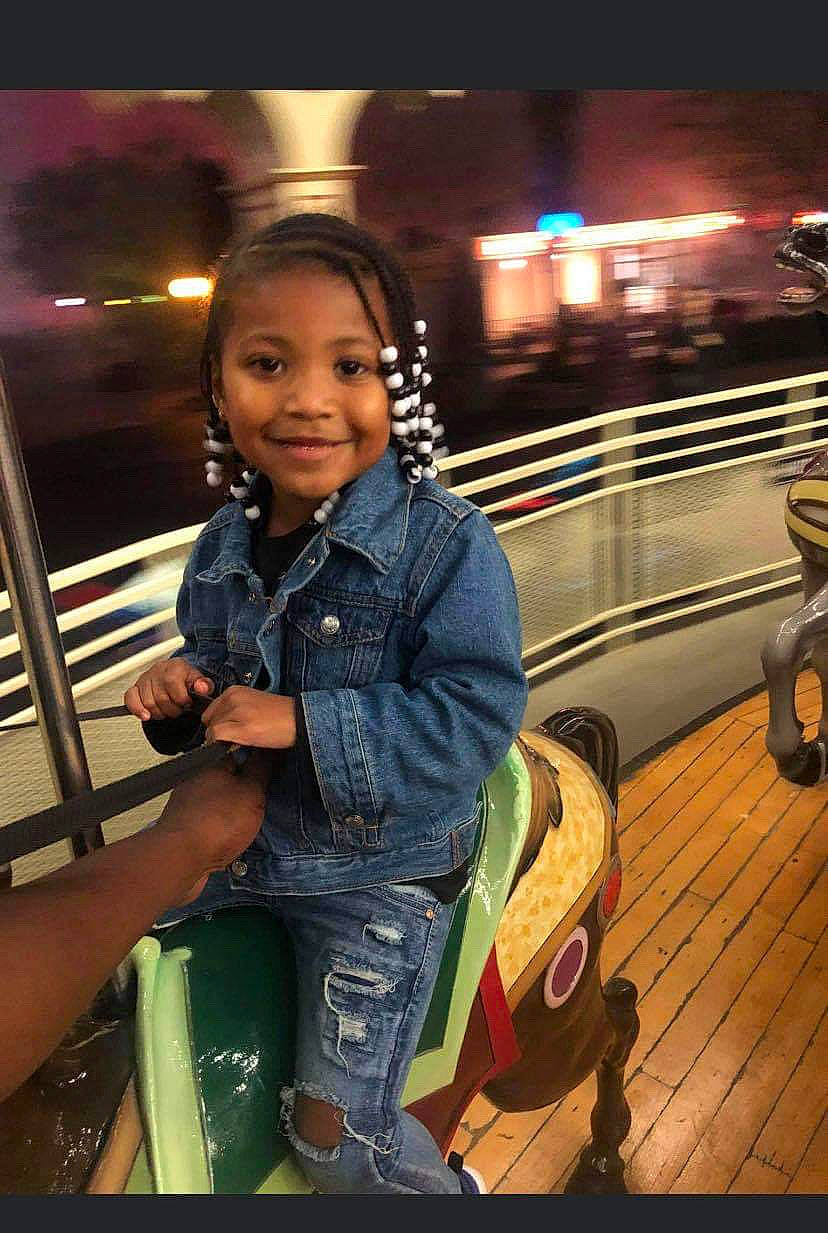 Makaylah is registered to the contest to win money with this photo: cheek, child, cool, fun, happy, jeans, joy, night, person, photography, smile, toddler, travel, vacation