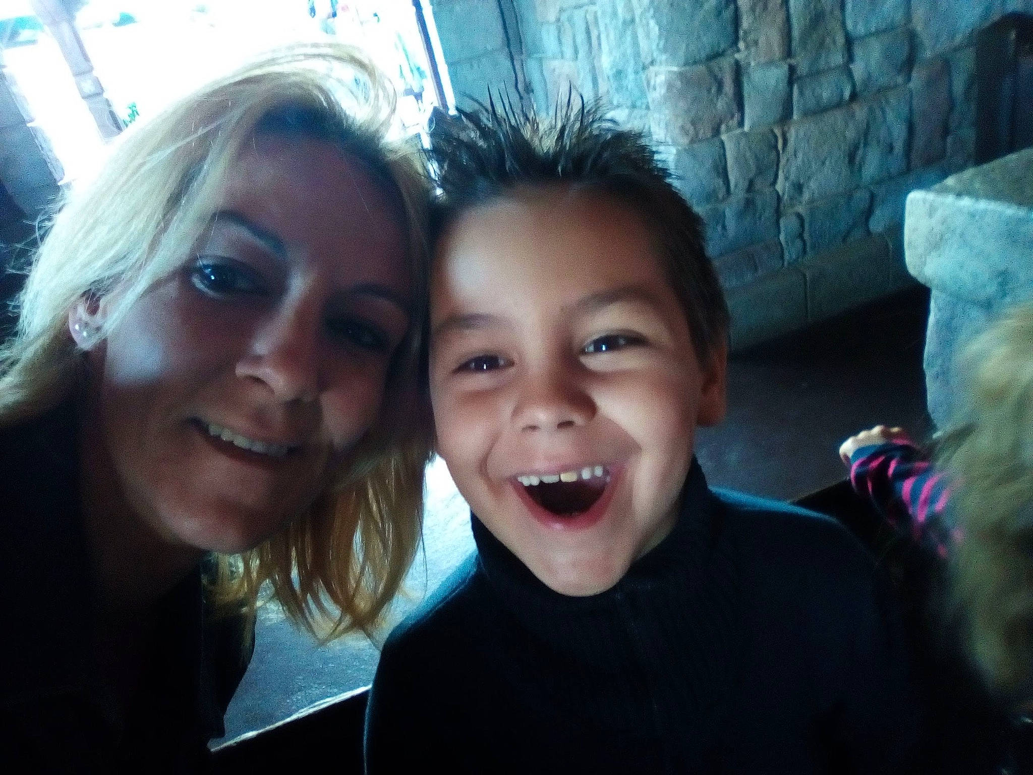 Timotei participe au concours pour gagner de l'argent avec cette photo : cool, eyebrow, facial_expression, flash_photography, hairstyle, happy, head, interaction, iris, jaw, joy, lip, mouth, nose, organ, person, plant, skin, smile, tooth