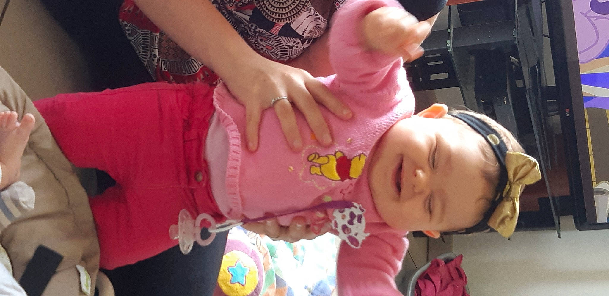 Melinda a rejoint le concours — aidez-le/la à gagner de superbes lots ! arm, cheek, child, ear, finger, hand, mouth, nail, neck, person, pink, play, thumb, toddler