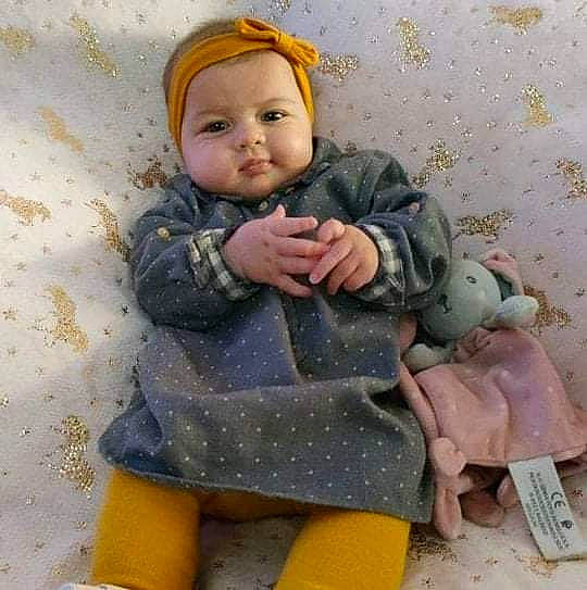 Kassie a rejoint le concours — aidez-le/la à gagner de superbes lots ! art, baby, baby_products, baby_toddler_clothing, cap, chair, cheek, child, doll, eye, face, human_body, pattern, person, sitting, skin, sleeve, toddler, toy, wool