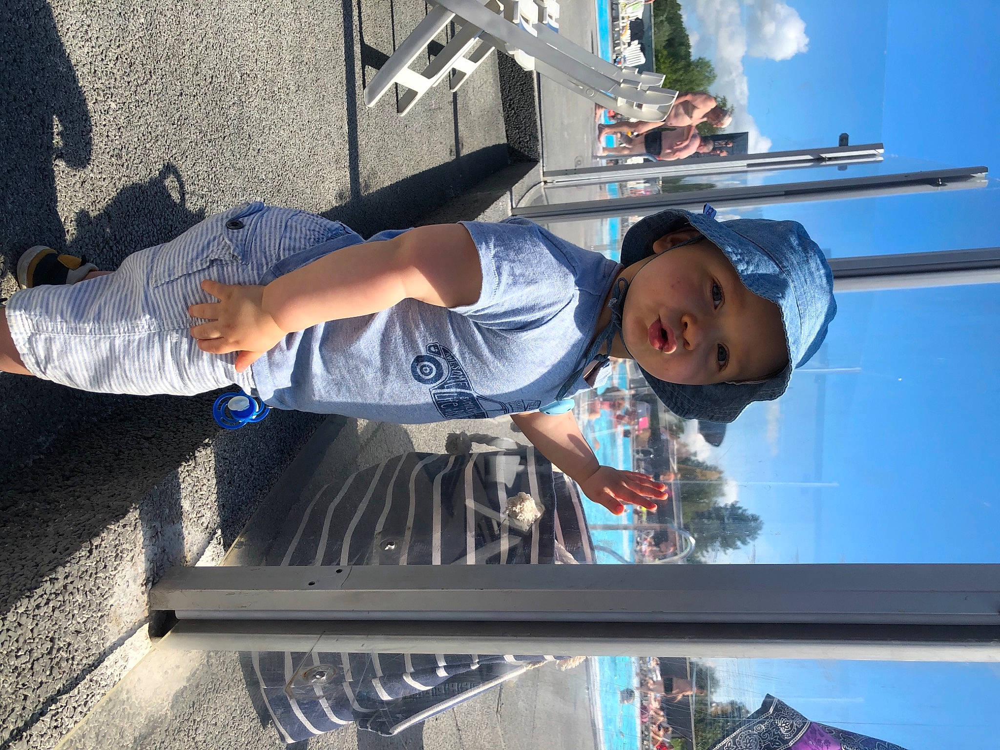 Elijah a rejoint le concours — aidez-le/la à gagner de superbes lots ! automotive_exterior, azure, child, cloud, elbow, electric_blue, fun, headwear, human_leg, leisure, pedestrian, person, recreation, shorts, sky, t_shirt, thigh, toddler, transport, travel