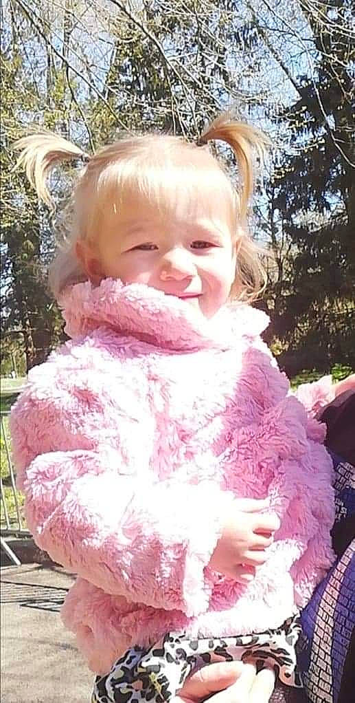 Noëlyne participe au concours pour gagner de l'argent avec cette photo : baby, baby_toddler_clothing, cheek, fun, fur, gesture, grass, hand, happy, lip, magenta, person, pink, purple, skin, sleeve, smile, toddler, tree, vertebrate