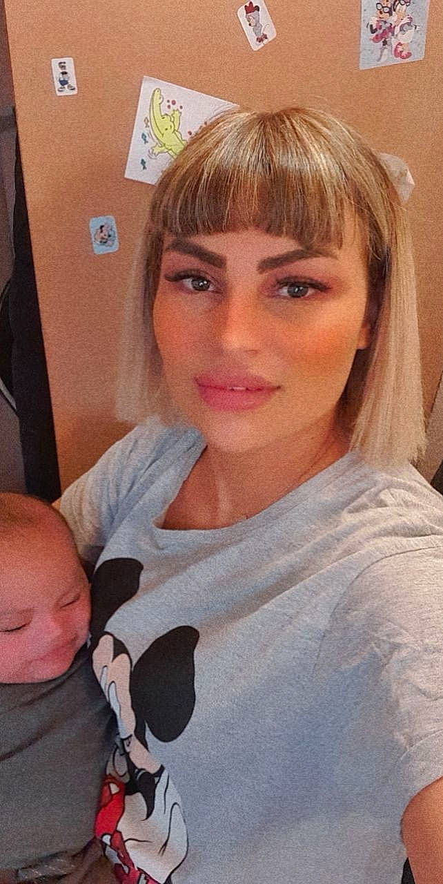 Yazid a rejoint le concours — aidez-le/la à gagner de superbes lots ! chin, cool, eyebrow, eyelash, face, facial_expression, forehead, gesture, hair, iris, jaw, joy, layered_hair, lip, makeover, mouth, neck, nose, person, shoulder