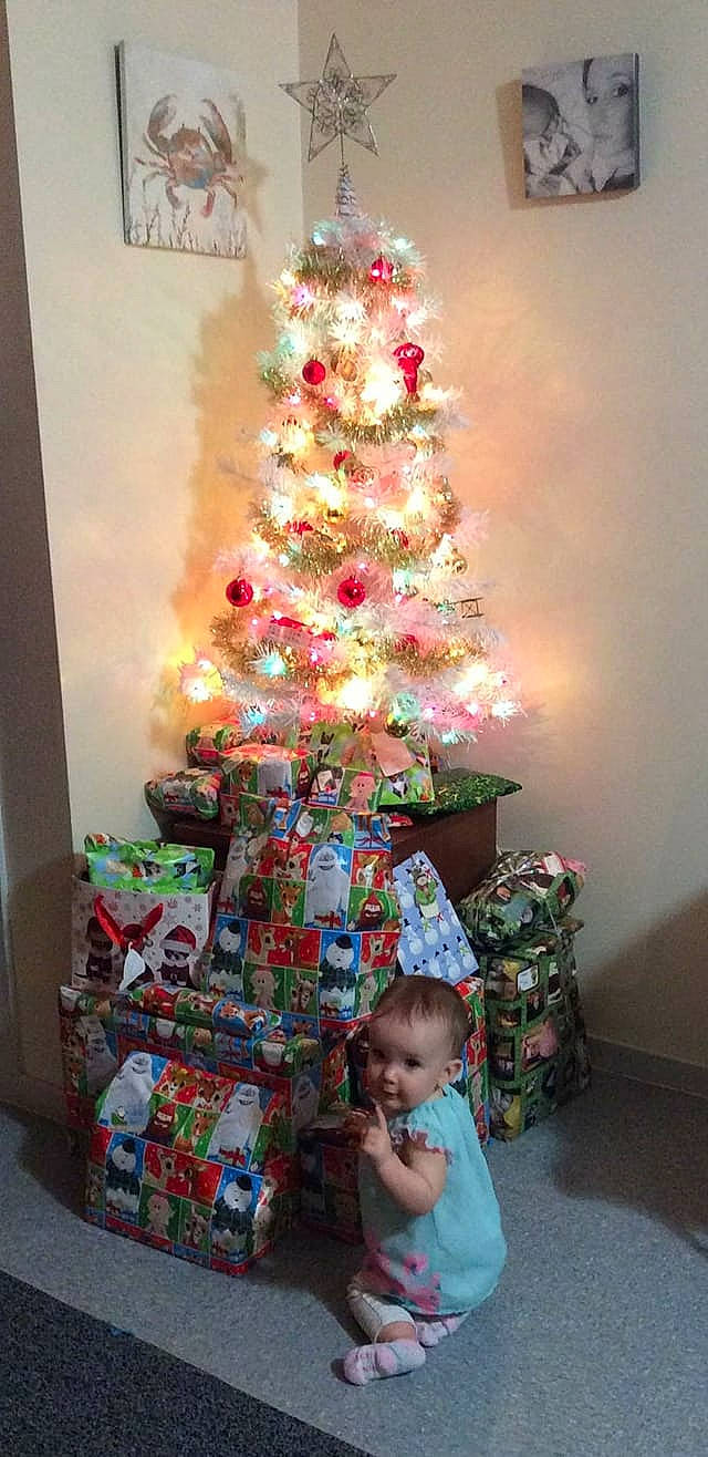 Astrid is registered to the contest to win money with this photo: christmas, christmas_decoration, christmas_ornament, christmas_tree, decor, event, fir, holiday, person, tree