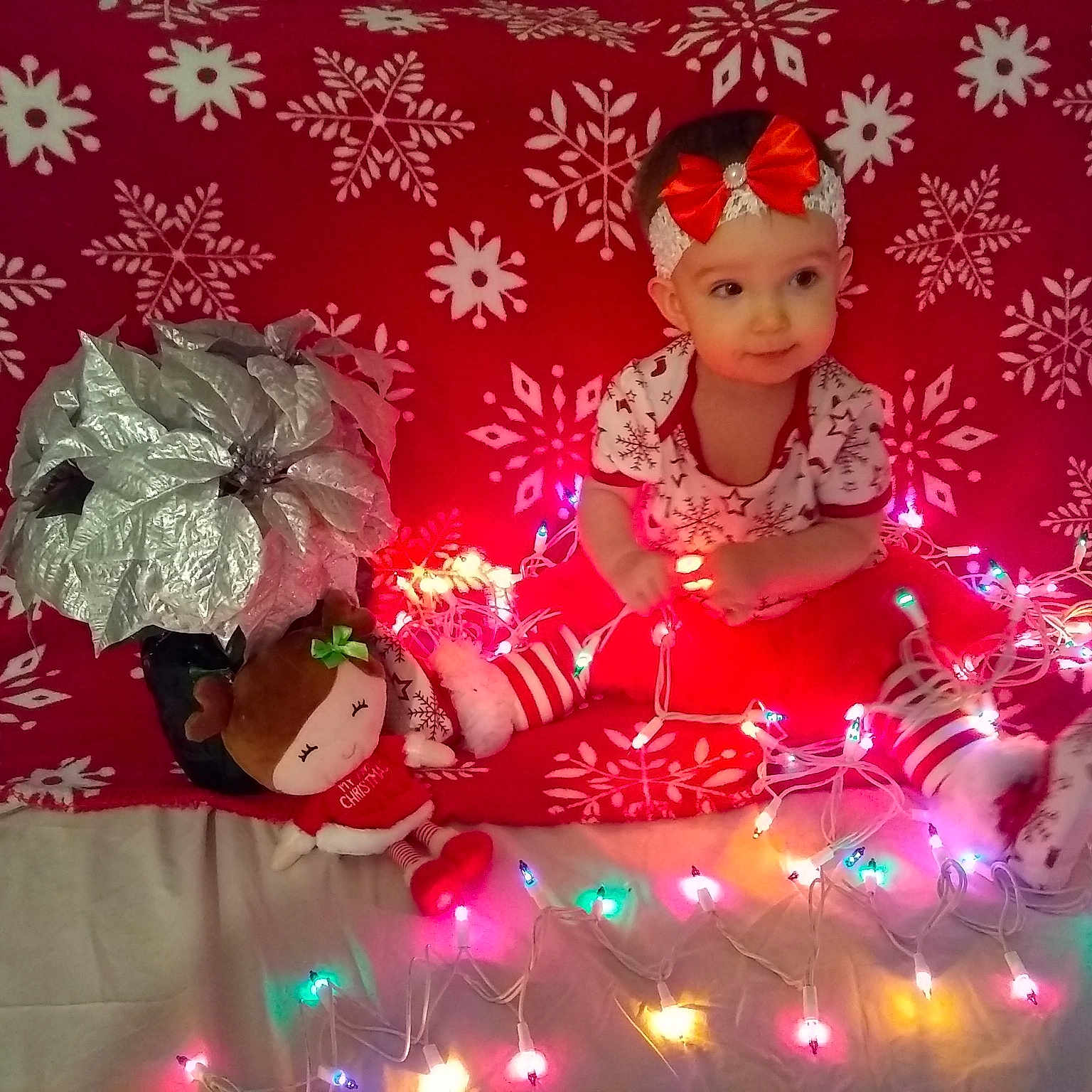 Astrid is registered to the contest to win money with this photo: christmas, christmas_decoration, christmas_lights, christmas_ornament, christmas_tree, computer_wallpaper, decor, event, fete, holiday, magenta, person, pink, red, toddler, tradition