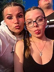 Miley is registered to the contest to win money with this photo: beauty, blond, cheek, chest, cool, ear, entertainment, event, eyebrow, eyewear, fun, gesture, glasses, happy, jaw, jewellery, leisure, mouth, nose, person