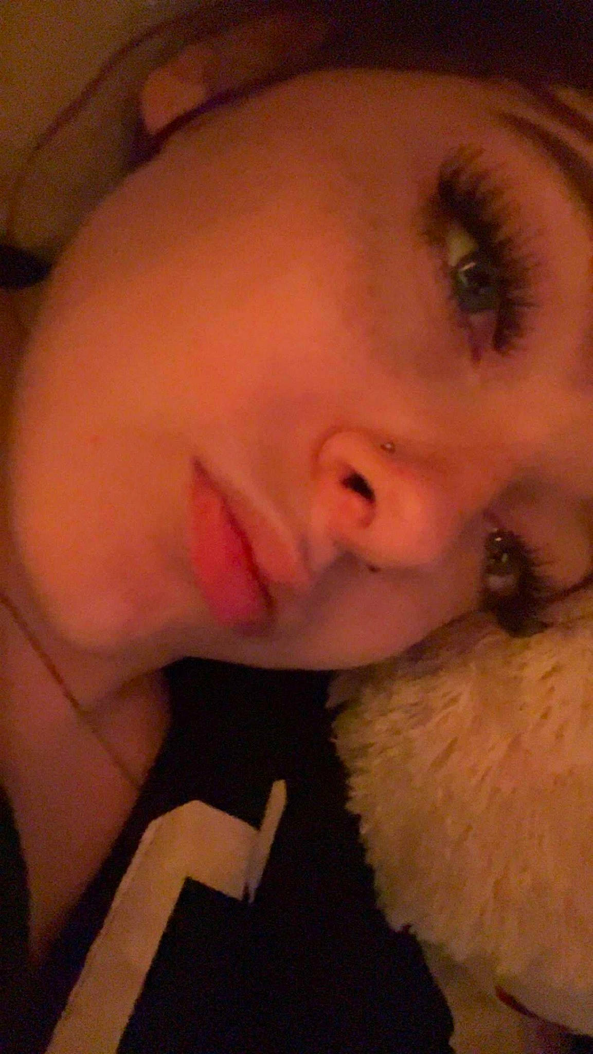 Miley is registered to the contest to win money with this photo: beard, cheek, chin, ear, eye, eyebrow, eyelash, finger, forehead, gesture, hair, head, human_body, iris, jaw, lip, mouth, neck, nose, person