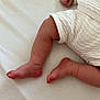 Louis participe au concours pour gagner de l'argent avec cette photo : baby, legs, feet, white_clothing, infant, soft_texture, skin, closeup, resting, sleepwear, newborn, cuteness, babywear, barefoot, toddler, cozy, blanket, human, child, comfort
