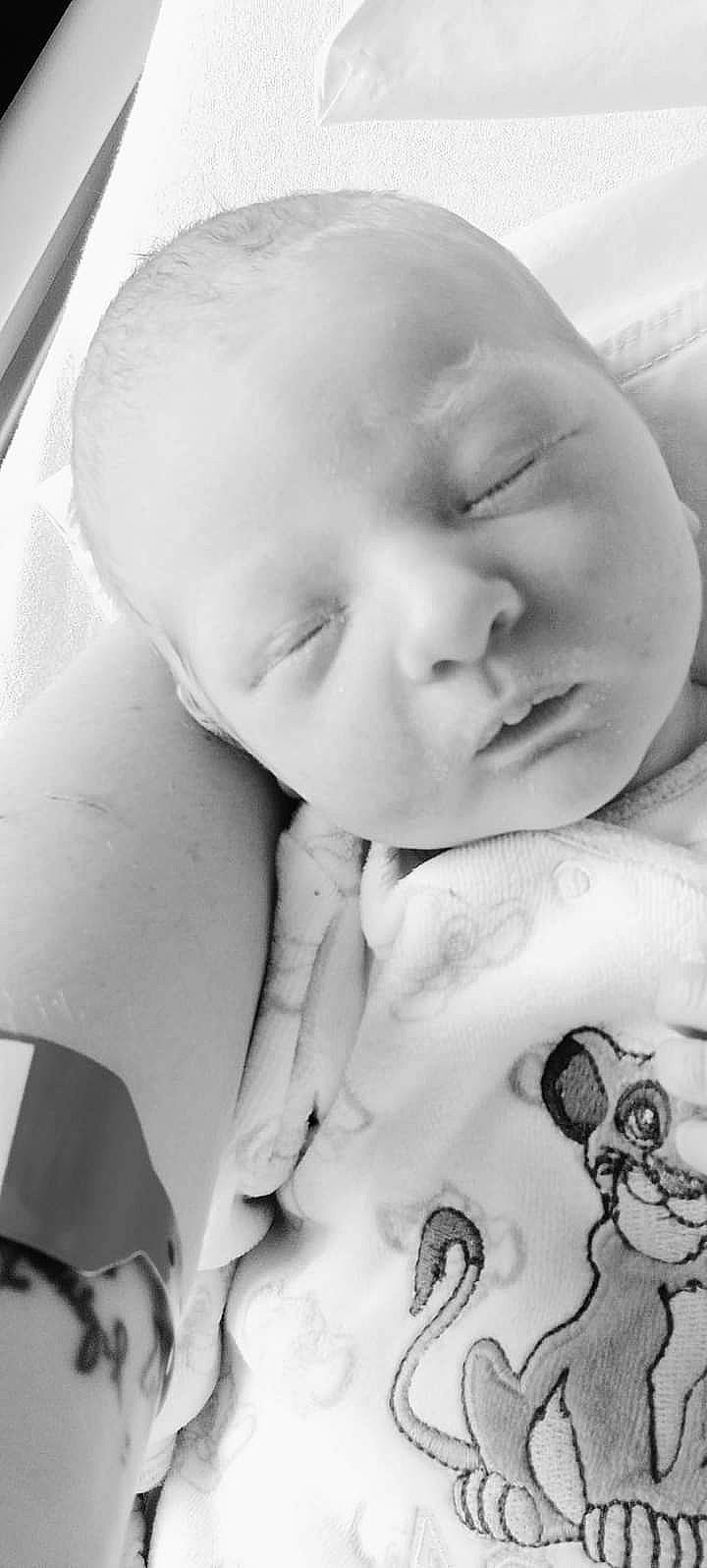 Kayle a rejoint le concours — aidez-le/la à gagner de superbes lots ! baby, black, cheek, comfort, eye, eyebrow, gesture, hairstyle, hand, happy, human, iris, lip, mammal, mouth, nose, person, product, skin, textile