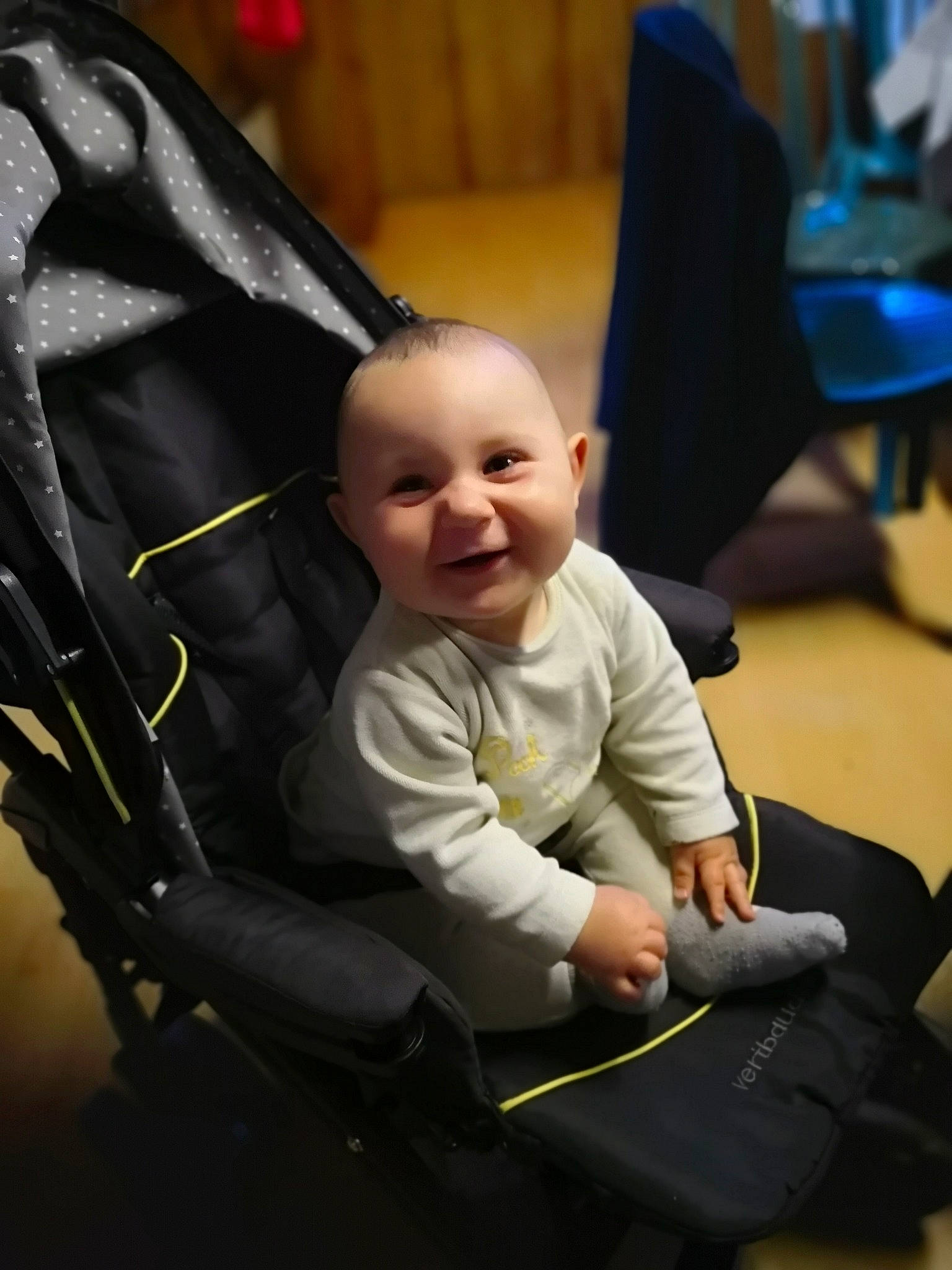 Marin a rejoint le concours — aidez-le/la à gagner de superbes lots ! baby, baby_carriage, baby_products, car_seat, cheek, child, person, product, sitting, smile, toddler