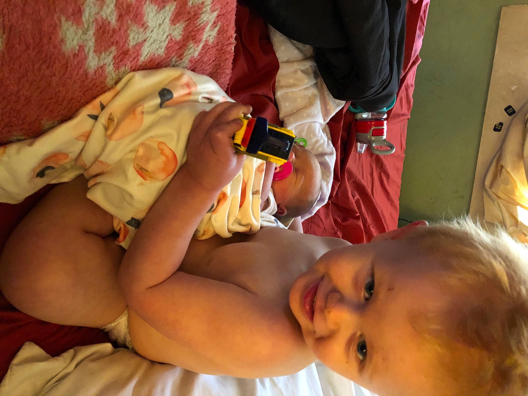 Lindsey is registered to the contest to win money with this photo: arm, comfort, finger, glasses, hand, happy, human, human_body, joint, leg, mammal, mouth, muscle, neck, orange, organ, people, person, photograph, skin