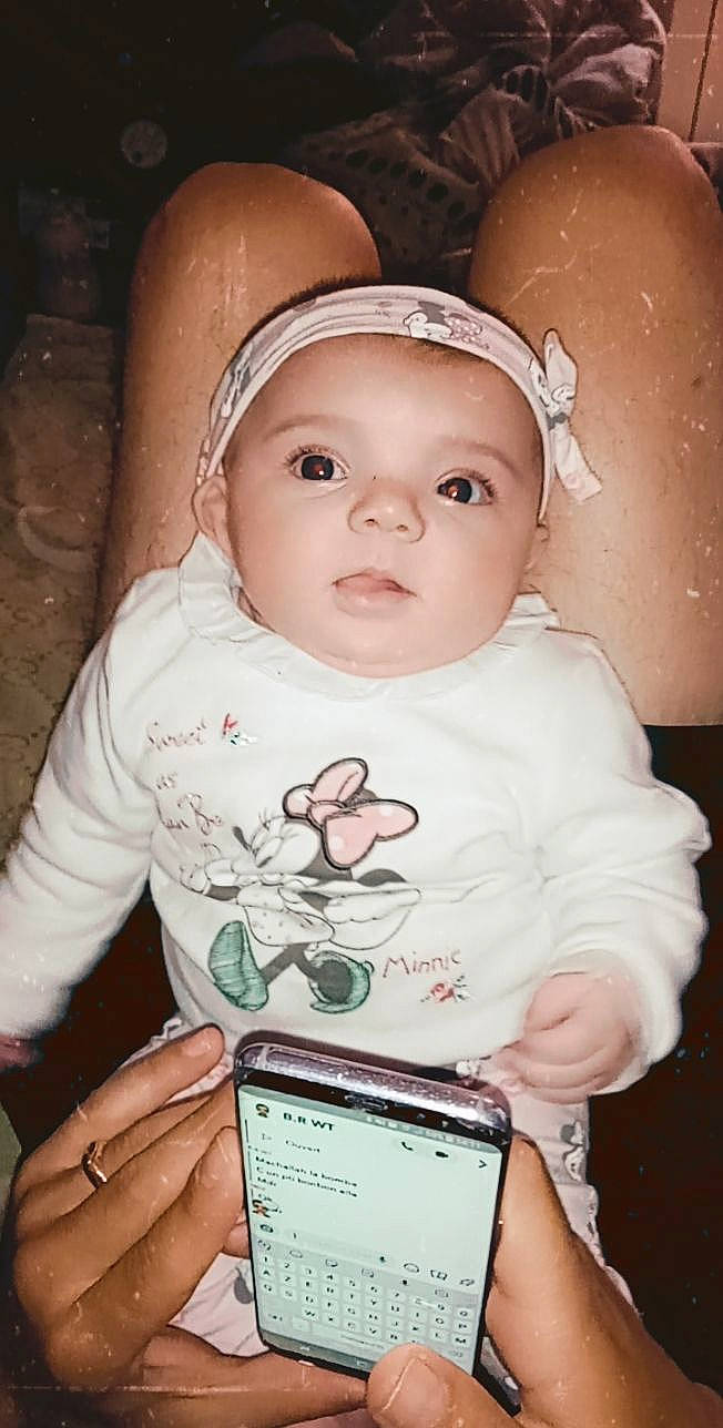 Dina a rejoint le concours — aidez-le/la à gagner de superbes lots ! baby, baby_products, cheek, child, forehead, headwear, person, product, toddler