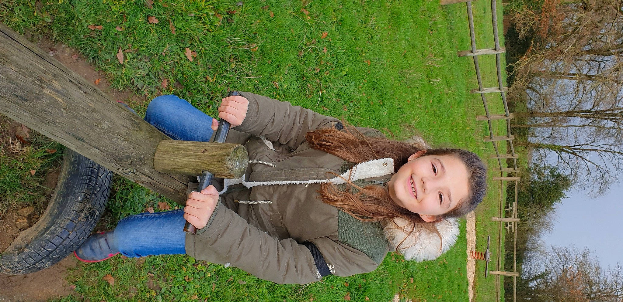 émeline a rejoint le concours — aidez-le/la à gagner de superbes lots ! boot, denim, human, joy, mammal, people_in_nature, person