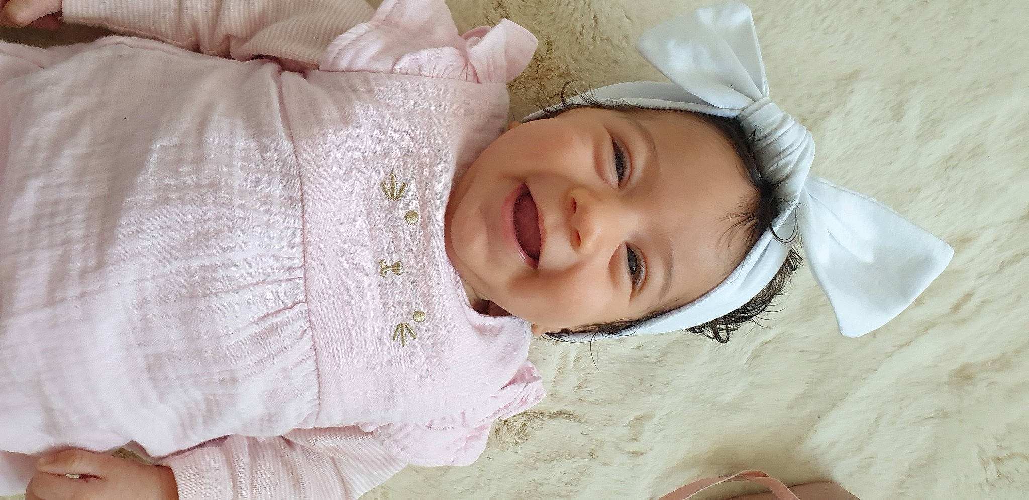 Lyne participe au concours pour gagner de l'argent avec cette photo : cheek, chin, comfort, eye, eyebrow, face, facial_expression, happy, head, headwear, human_body, iris, lip, mouth, nose, person, product, skin, sleeve, smile