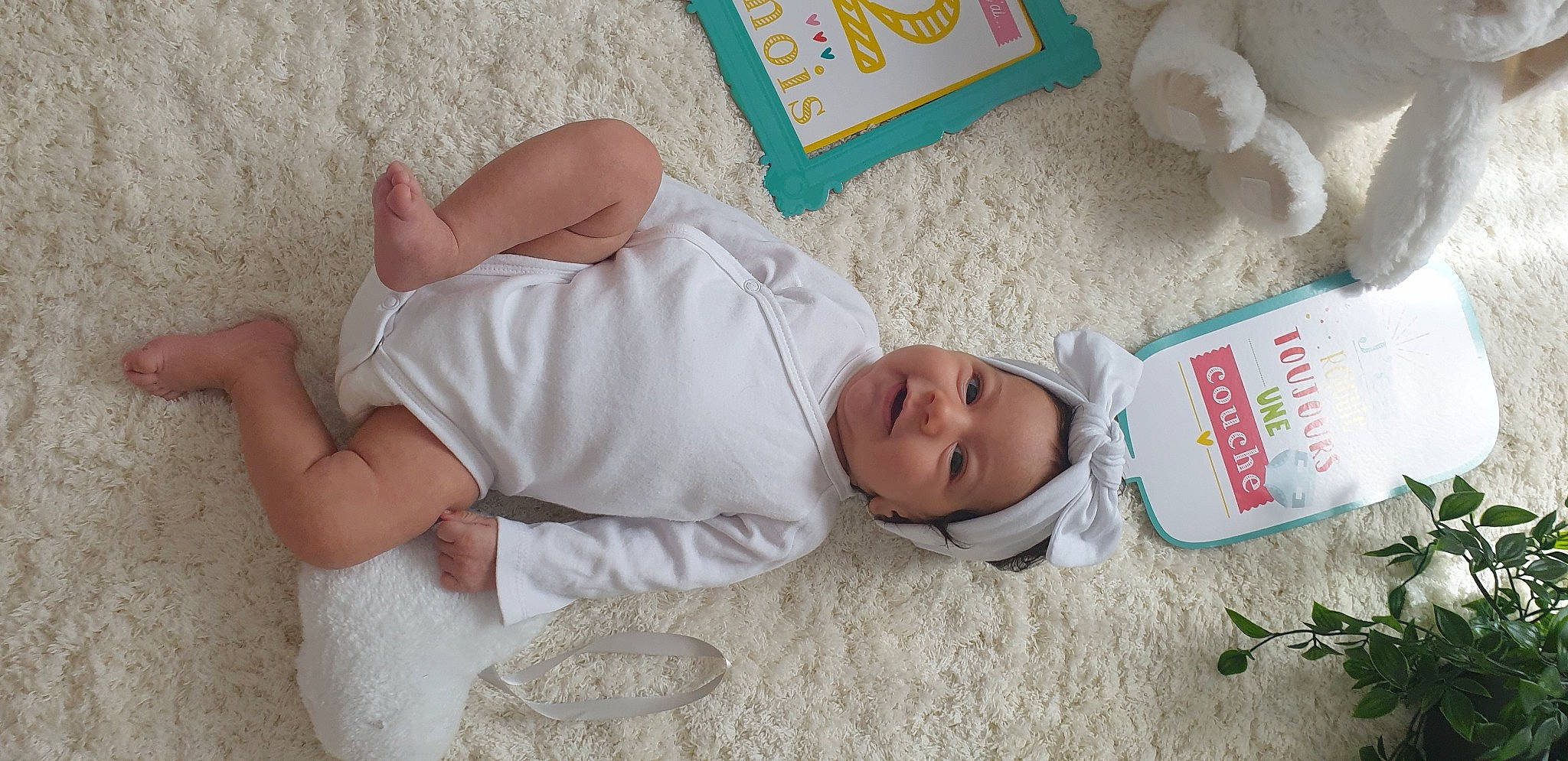 Lyne participe au concours pour gagner de l'argent avec cette photo : baby, baby_toddler_clothing, barefoot, bedtime, child, comfort, foot, grass, happy, head, headwear, human_leg, knee, leg, linens, nap, organ, person, plant, skin