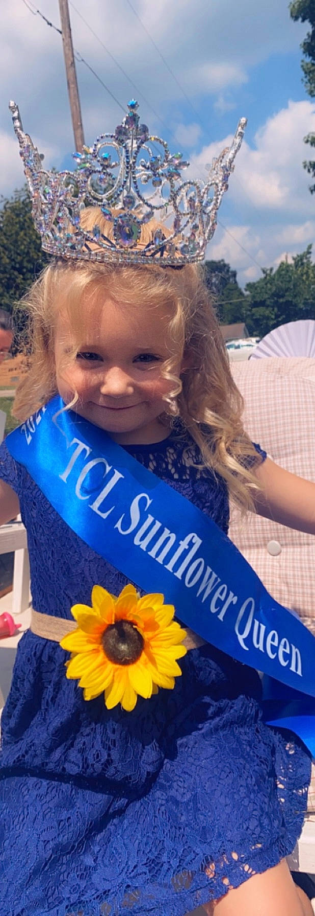 Adalynn is registered to the contest to win money with this photo: beauty, blue, community, flower, hair, hairstyle, happy, head, joy, morning, natural_environment, organ, people, person, petal, photograph, plant, sky, smile, summer