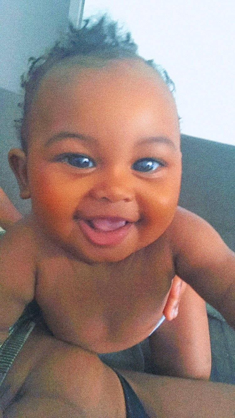 Yumee a rejoint le concours — aidez-le/la à gagner de superbes lots ! arm, cheek, chin, ear, eye, eyebrow, eyelash, forehead, happy, head, human_body, iris, jaw, joy, lip, mouth, muscle, neck, nose, person