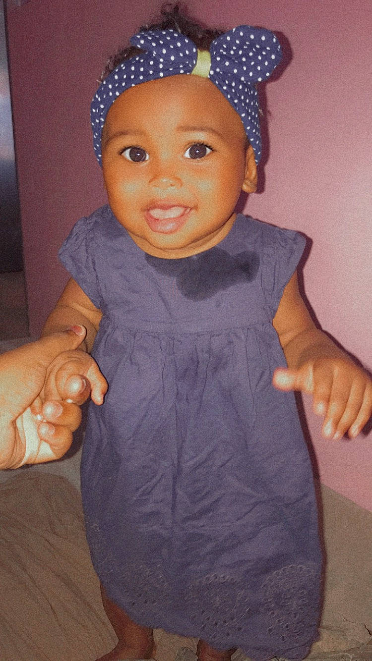 Yumee participe au concours pour gagner de l'argent avec cette photo : baby_toddler_clothing, cap, costume_hat, eye, finger, gesture, hair, hand, happy, head, headgear, joy, neck, person, pink, purple, skin, sleeve, smile, thumb