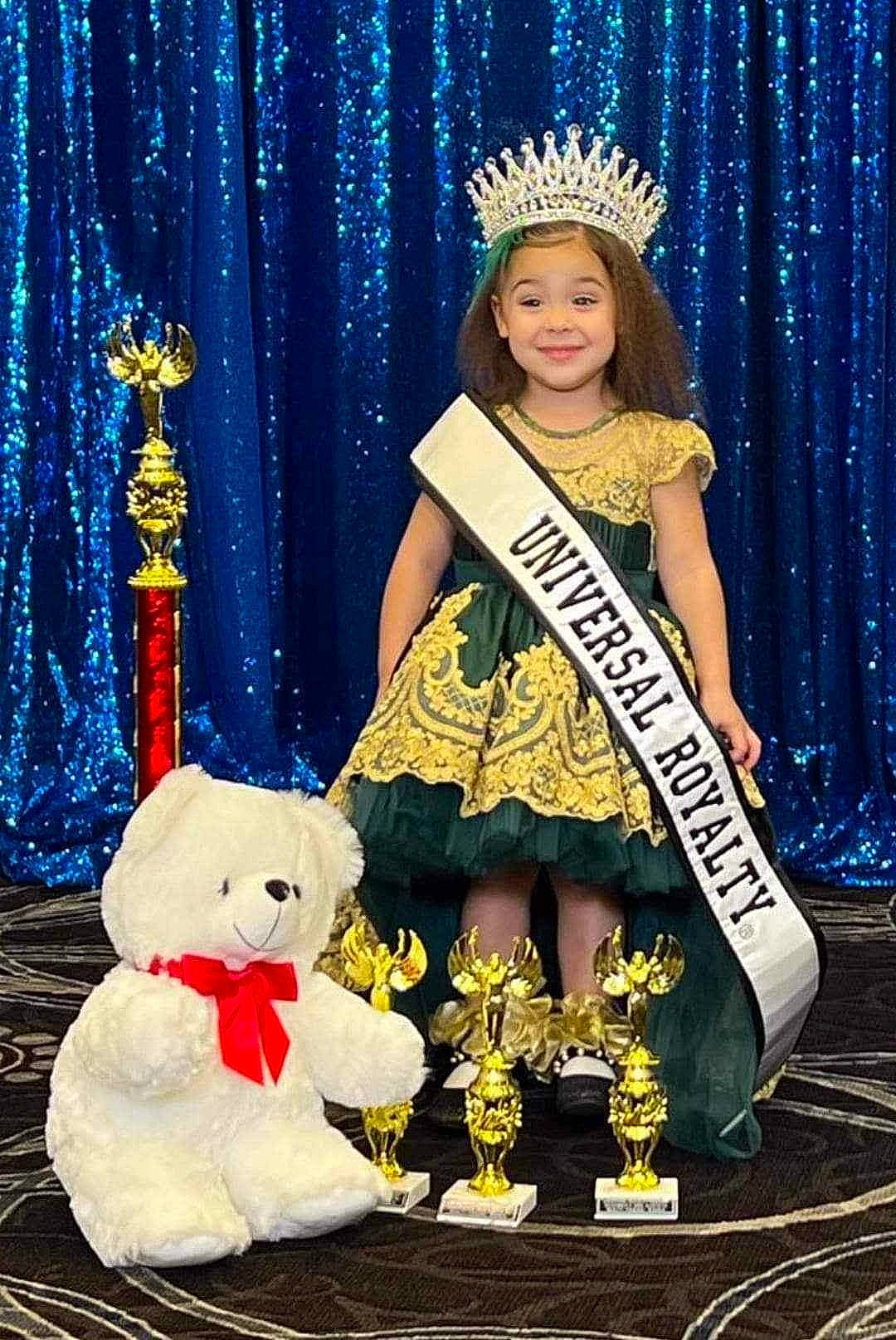 Armani joined the competition — help win amazing prizes! blue, costume, costume_design, curtain, electric_blue, entertainment, event, fashion_accessory, fashion_design, fashion_model, fashion_show, flooring, formal_wear, fun, haute_couture, joy, performance, performing_arts, person, smile