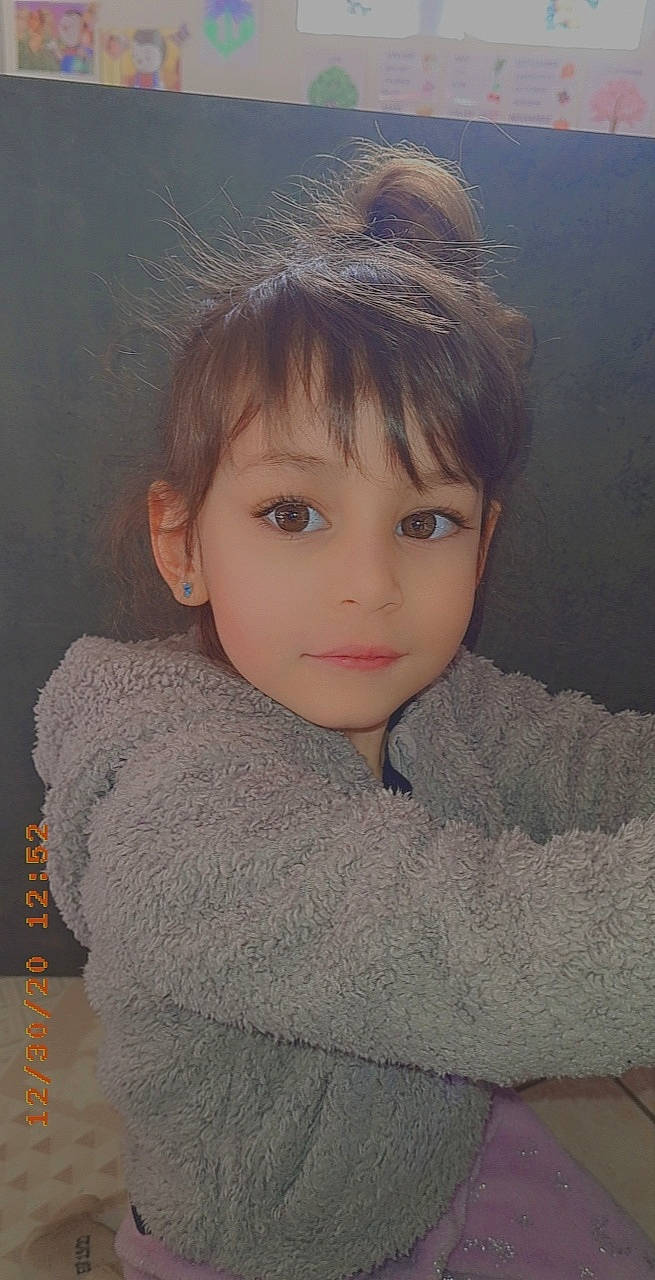 Maï a rejoint le concours — aidez-le/la à gagner de superbes lots ! black_hair, cheek, chin, cloud, eye, eyebrow, eyelash, face, facial_expression, flash_photography, forehead, headgear, iris, jaw, lip, neck, nose, person, skin, sleeve