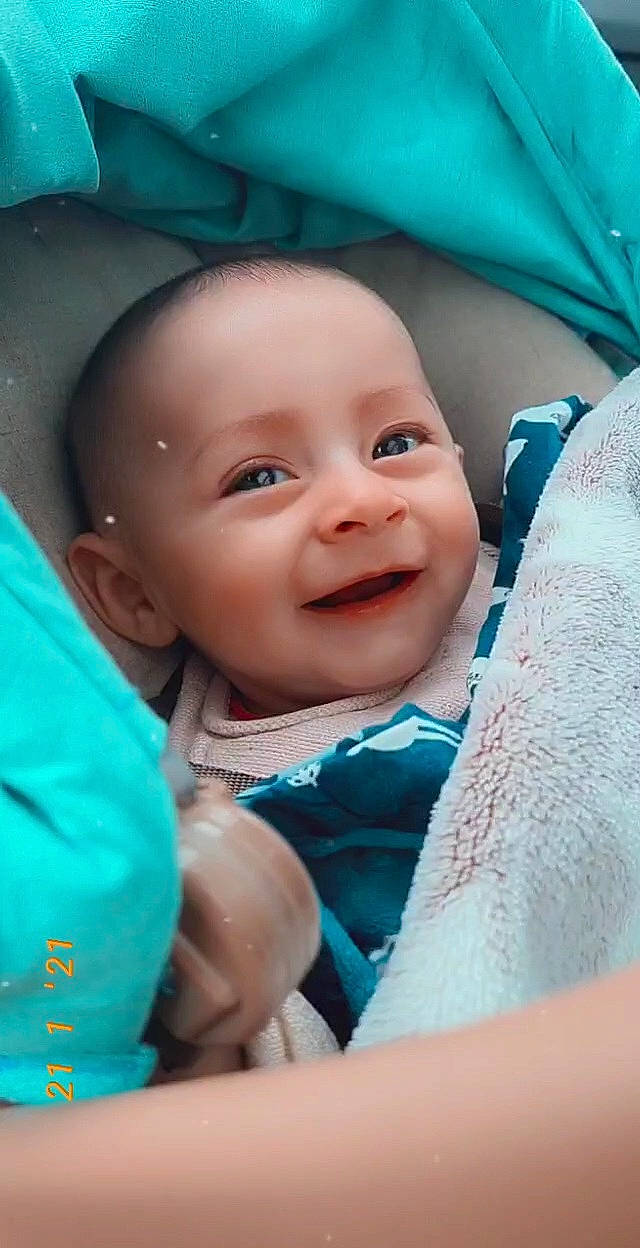 Eden a rejoint le concours — aidez-le/la à gagner de superbes lots ! baby, baby_toddler_clothing, cheek, chin, comfort, eye, eyebrow, fun, happy, iris, joy, lip, mouth, nose, person, pink, product, skin, sleeve, smile