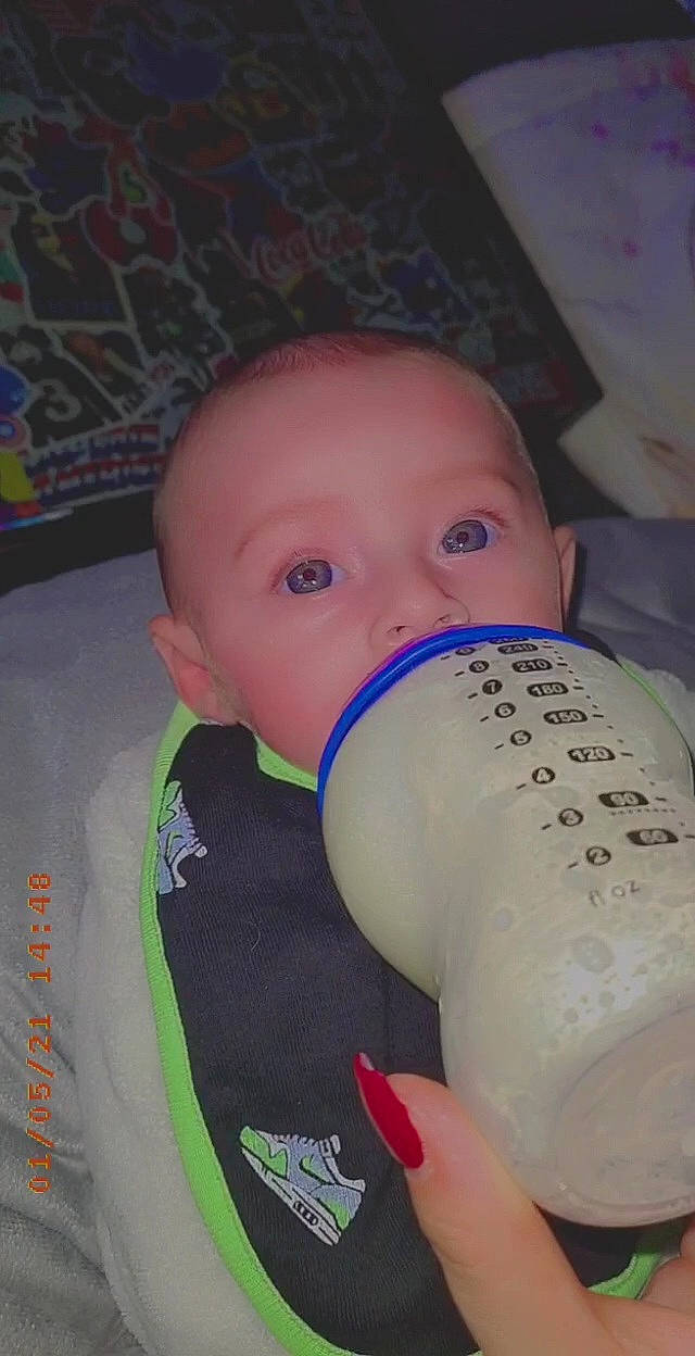 Eden participe au concours pour gagner de l'argent avec cette photo : baby, baby_toddler_clothing, cheek, chest, elbow, eye, gesture, head, human_body, leg, lip, mouth, neck, nose, person, skin, stomach, thigh, thumb, toddler