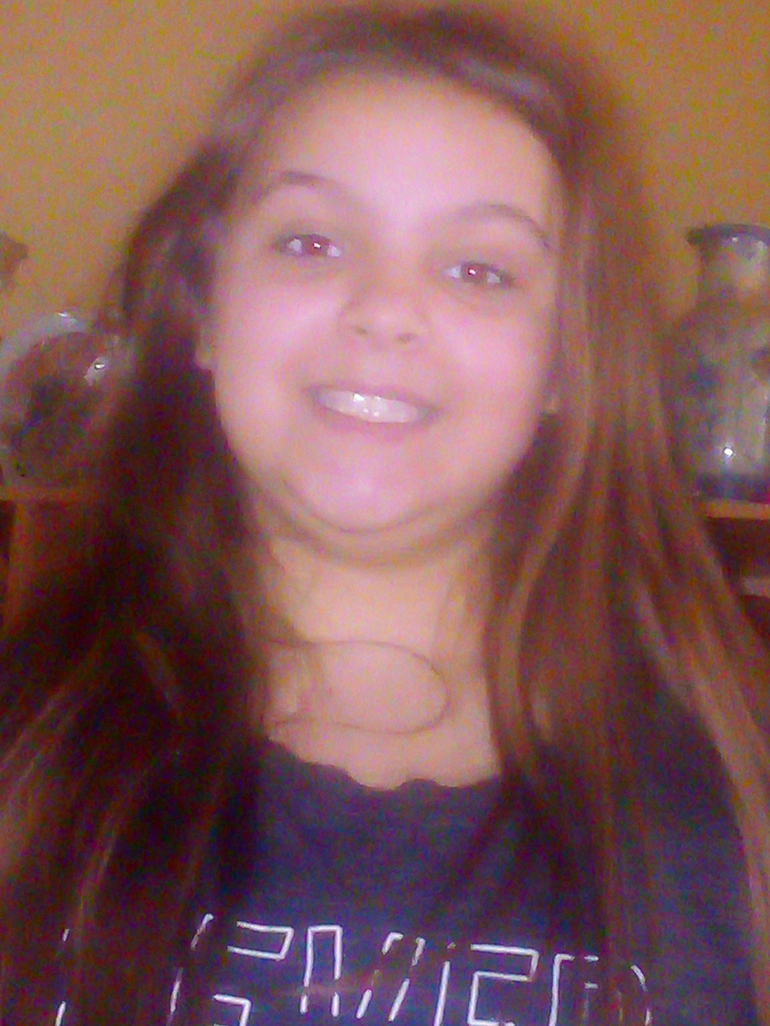 Ambre participe au concours pour gagner de l'argent avec cette photo : black_hair, cheek, chin, clothing, eyebrow, face, forehead, gesture, hair, jaw, joy, lip, mouth, muscle, neck, nose, people, person, shoulder, smile