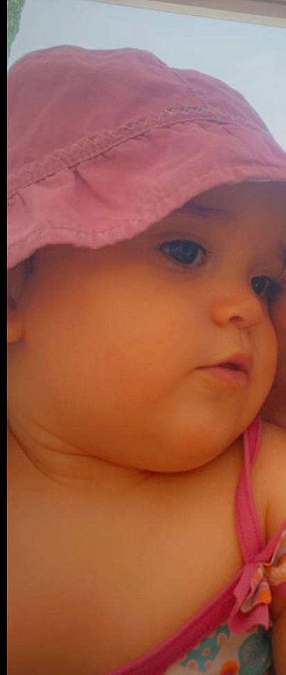 élina a rejoint le concours — aidez-le/la à gagner de superbes lots ! baby, cap, cheek, chest, child, chin, close_up, eyebrow, eyelash, forehead, happy, hat, headwear, lip, magenta, mouth, muscle, nose, person, pink