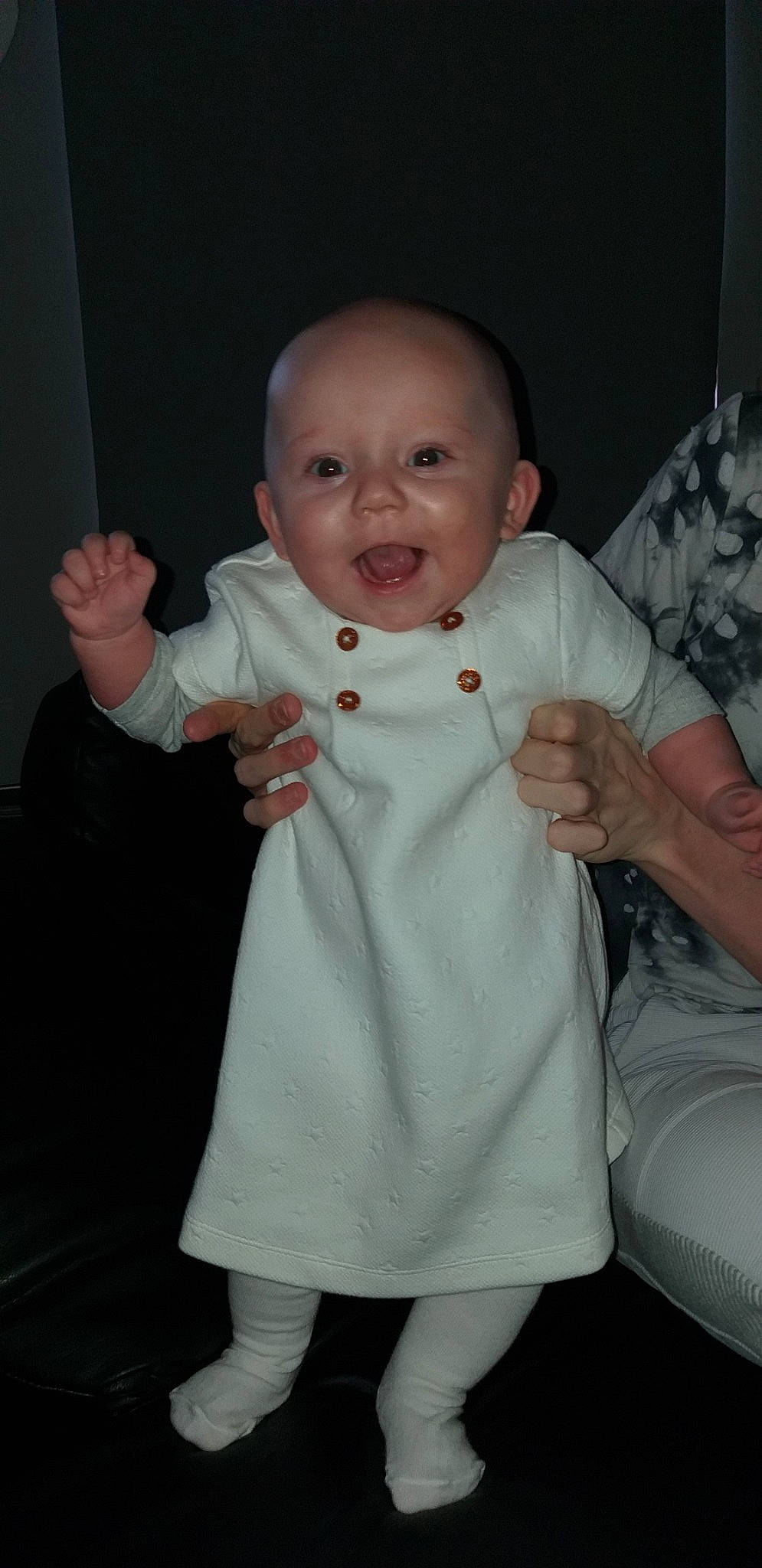 Enorah a rejoint le concours — aidez-le/la à gagner de superbes lots ! boy, child, dress, eye, face, finger, fun, girl, hand, head, human, infant, person, product, sitting, skin, smile, standing, toddler, white