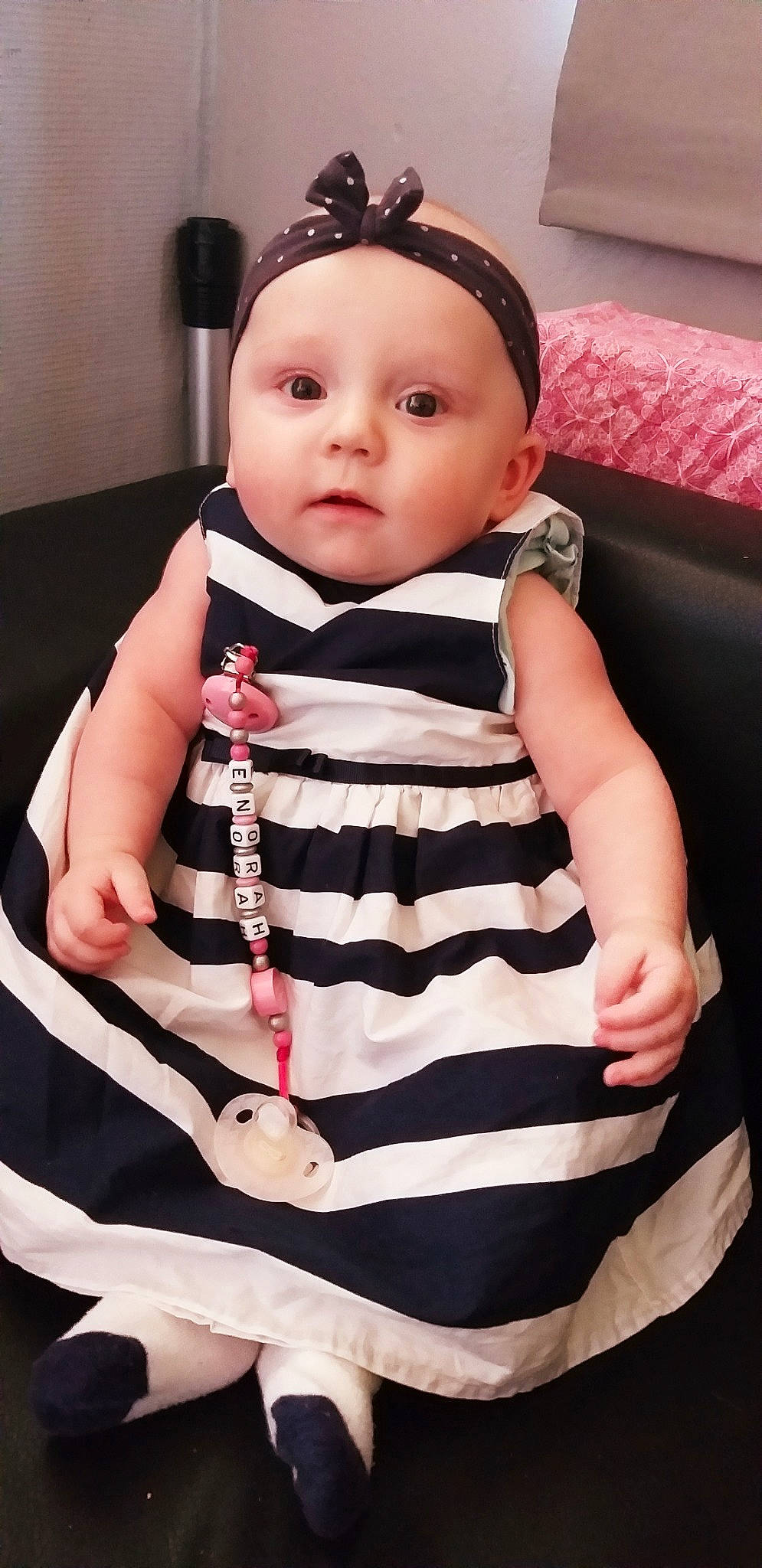 Enorah a rejoint le concours — aidez-le/la à gagner de superbes lots ! child, girl, hair_accessory, headgear, infant, person, product, toddler