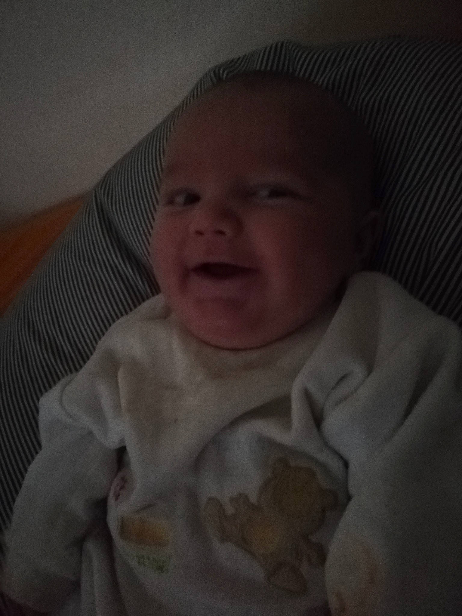 Hélyos a rejoint le concours — aidez-le/la à gagner de superbes lots ! baby, baby_products, baby_toddler_clothing, cheek, child, chin, comfort, eyebrow, iris, linens, lip, person, skin, sleeve, toddler, under_exposed