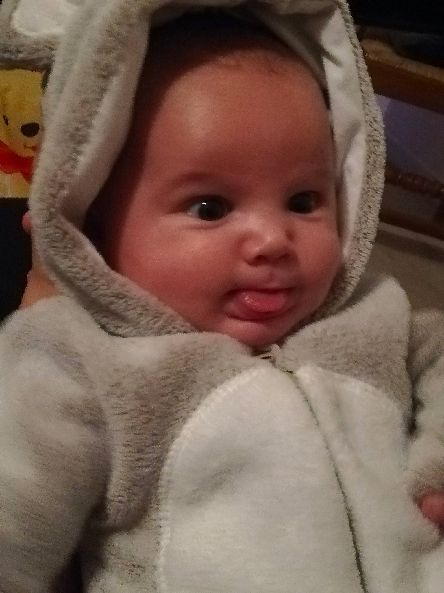 Hélyos participe au concours pour gagner de l'argent avec cette photo : baby, baby_products, baby_safety, baby_sleeping, baby_toddler_clothing, cheek, child, comfort, eyebrow, flesh, hood, linens, lip, no_expression, organ, person, portrait_photography, skin, stuffed_toy, toddler