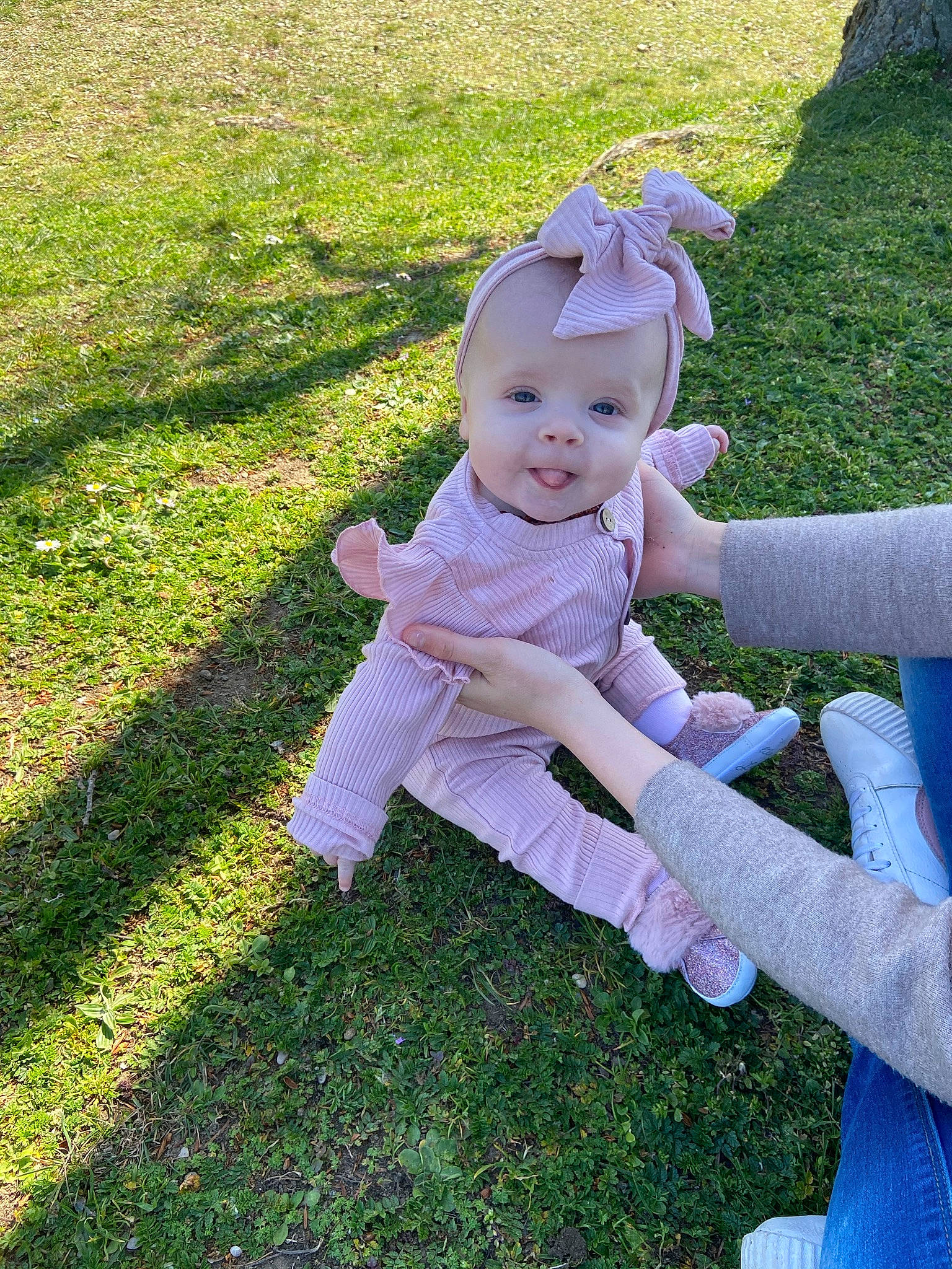 Kayla participe au concours pour gagner de l'argent avec cette photo : baby, baby_toddler_clothing, child, electric_blue, fun, garden, gesture, grass, grass_family, grassland, happy, hat, headwear, human_body, lawn, people_in_nature, person, plant, recreation, sitting