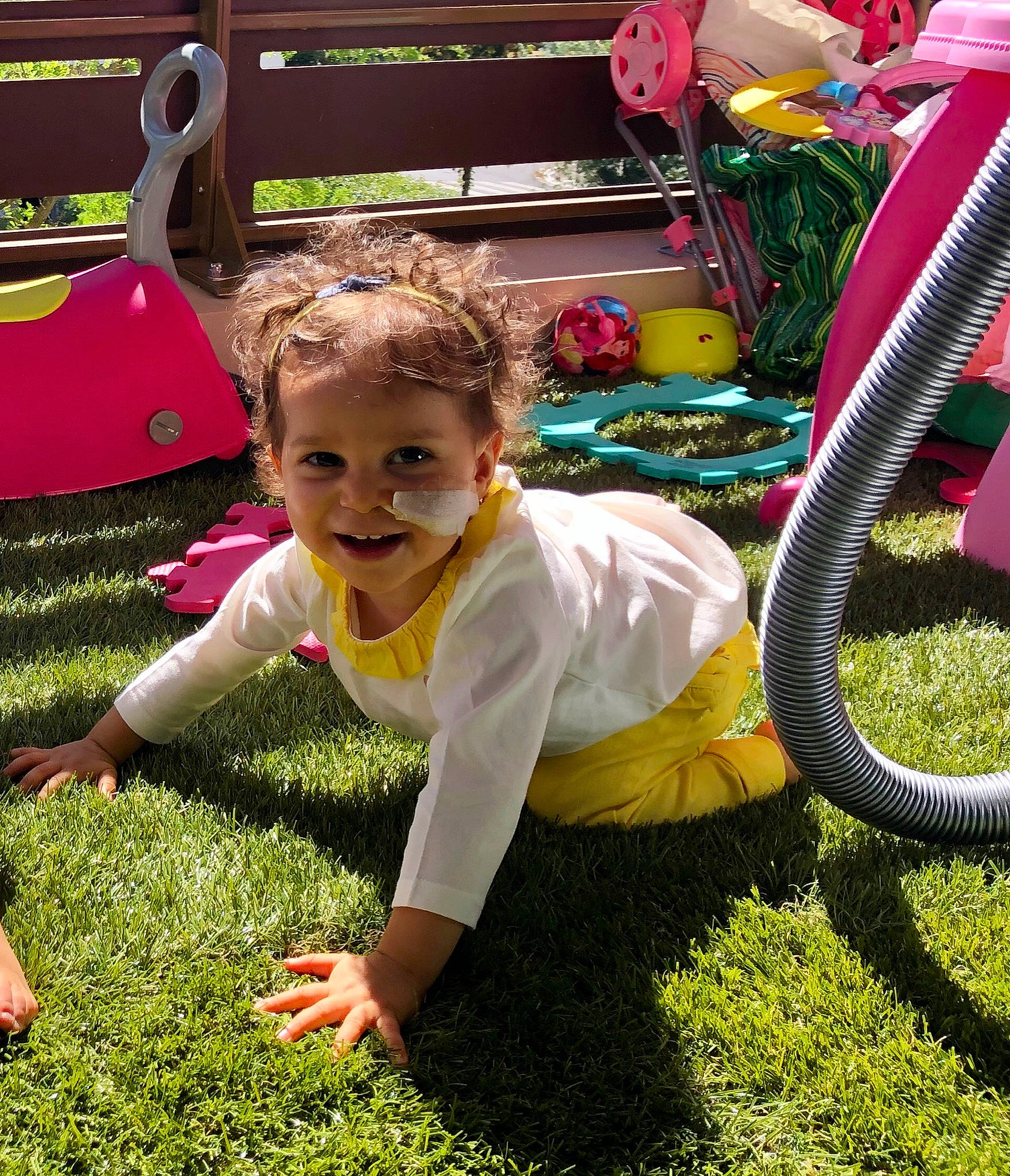 Shahinaz a rejoint le concours — aidez-le/la à gagner de superbes lots ! child, fun, garden, grass, joy, lawn, person, plant, play, playground, public_space, toddler, yard